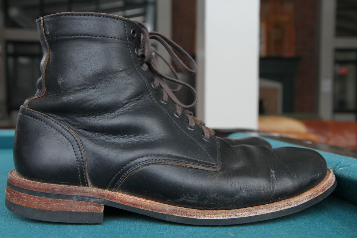 Photo by foot.siebitch on February 4, 2023 of the Oak Street Bootmakers Trench Boot in Horween Black Chromexcel.