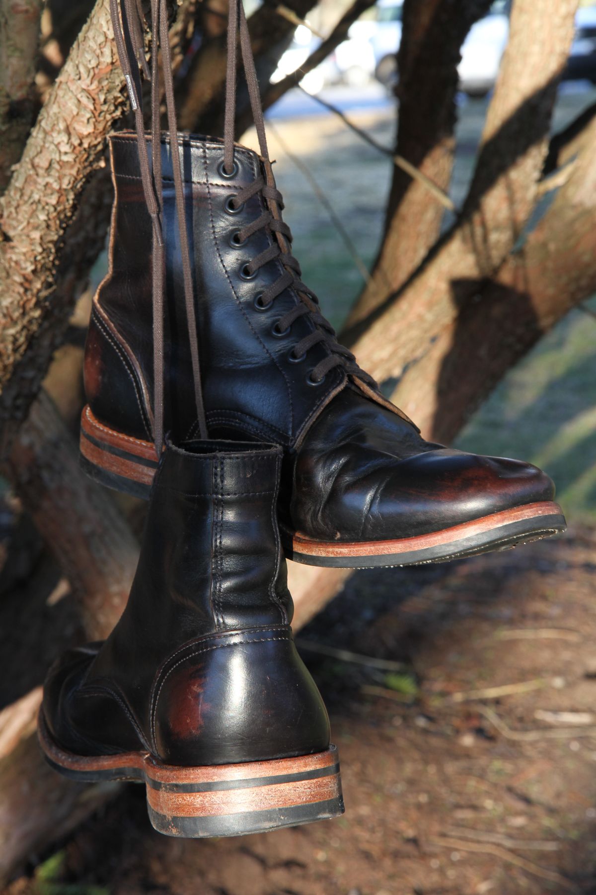 Photo by foot.siebitch on April 1, 2023 of the Oak Street Bootmakers Trench Boot in Horween Black Chromexcel.