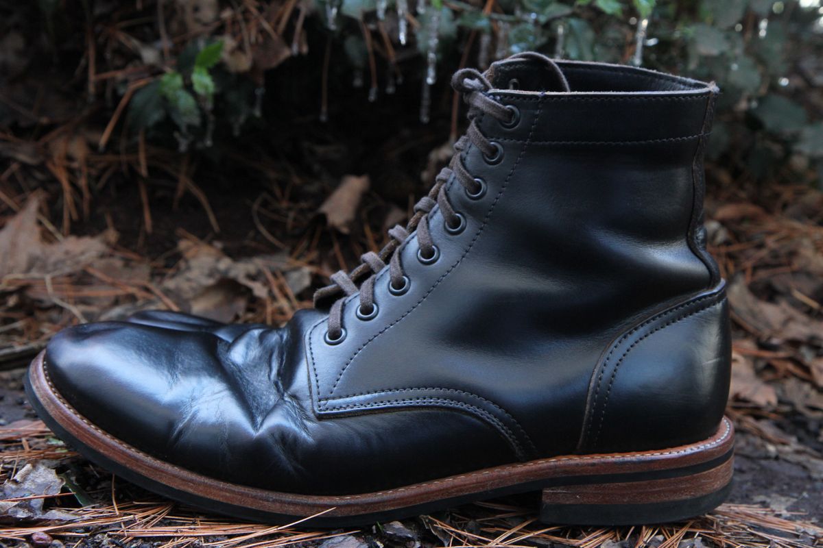 Photo by foot.siebitch on April 1, 2023 of the Oak Street Bootmakers Trench Boot in Horween Black Chromexcel.