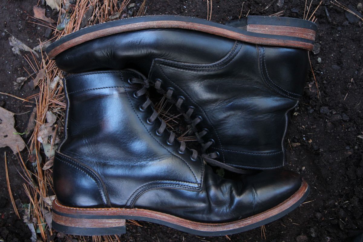 Photo by foot.siebitch on April 1, 2023 of the Oak Street Bootmakers Trench Boot in Horween Black Chromexcel.