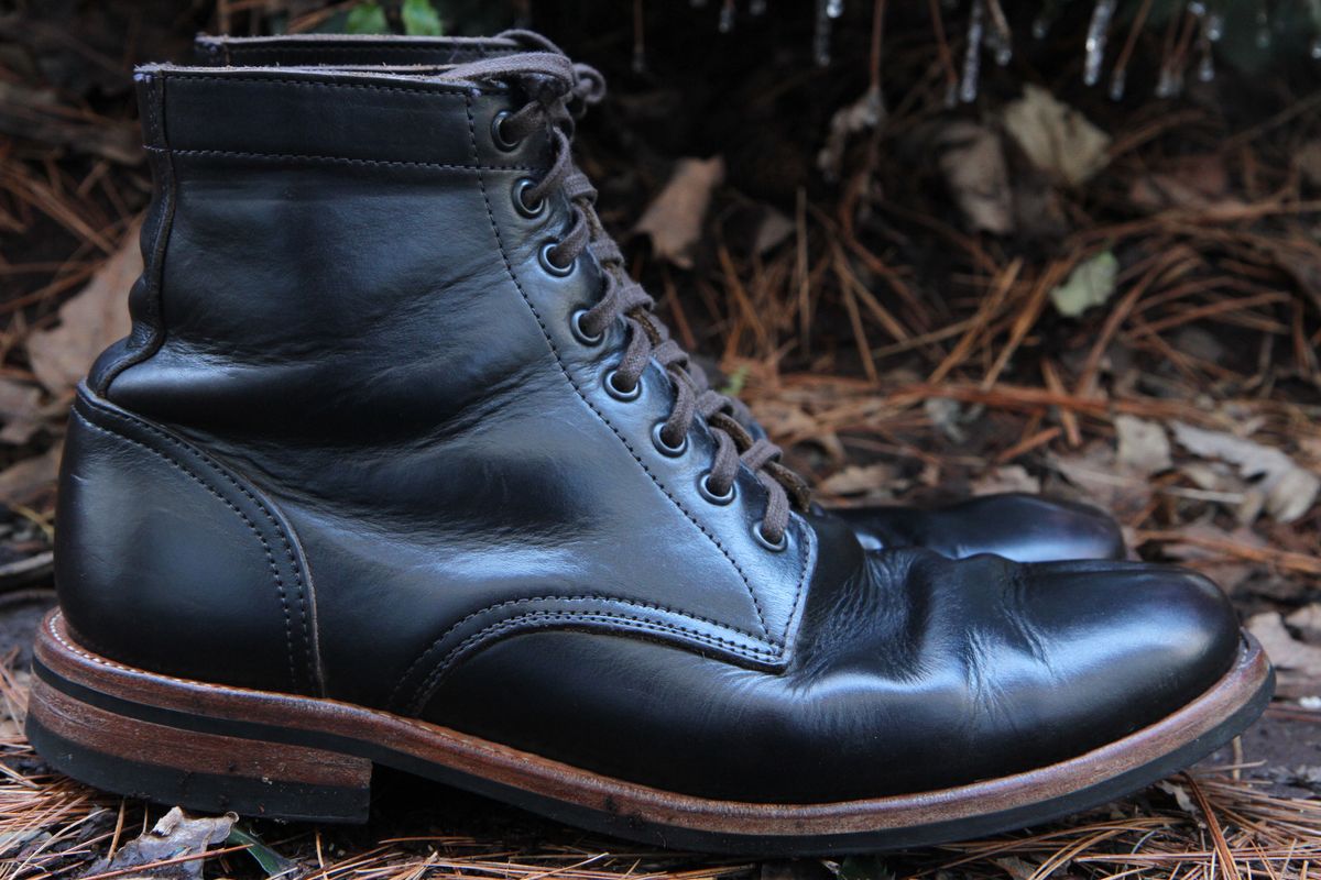 Photo by foot.siebitch on April 1, 2023 of the Oak Street Bootmakers Trench Boot in Horween Black Chromexcel.