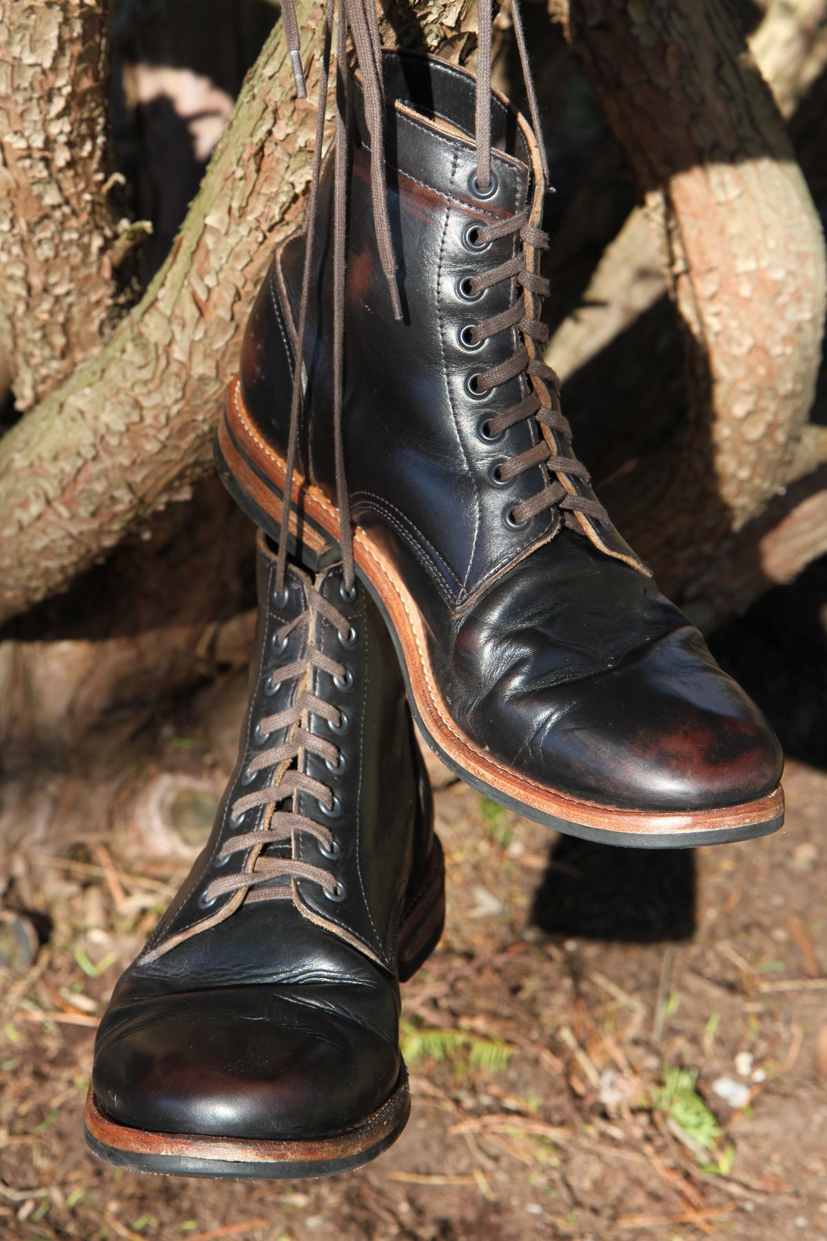 Photo by foot.siebitch on April 1, 2023 of the Oak Street Bootmakers Trench Boot in Horween Black Chromexcel.