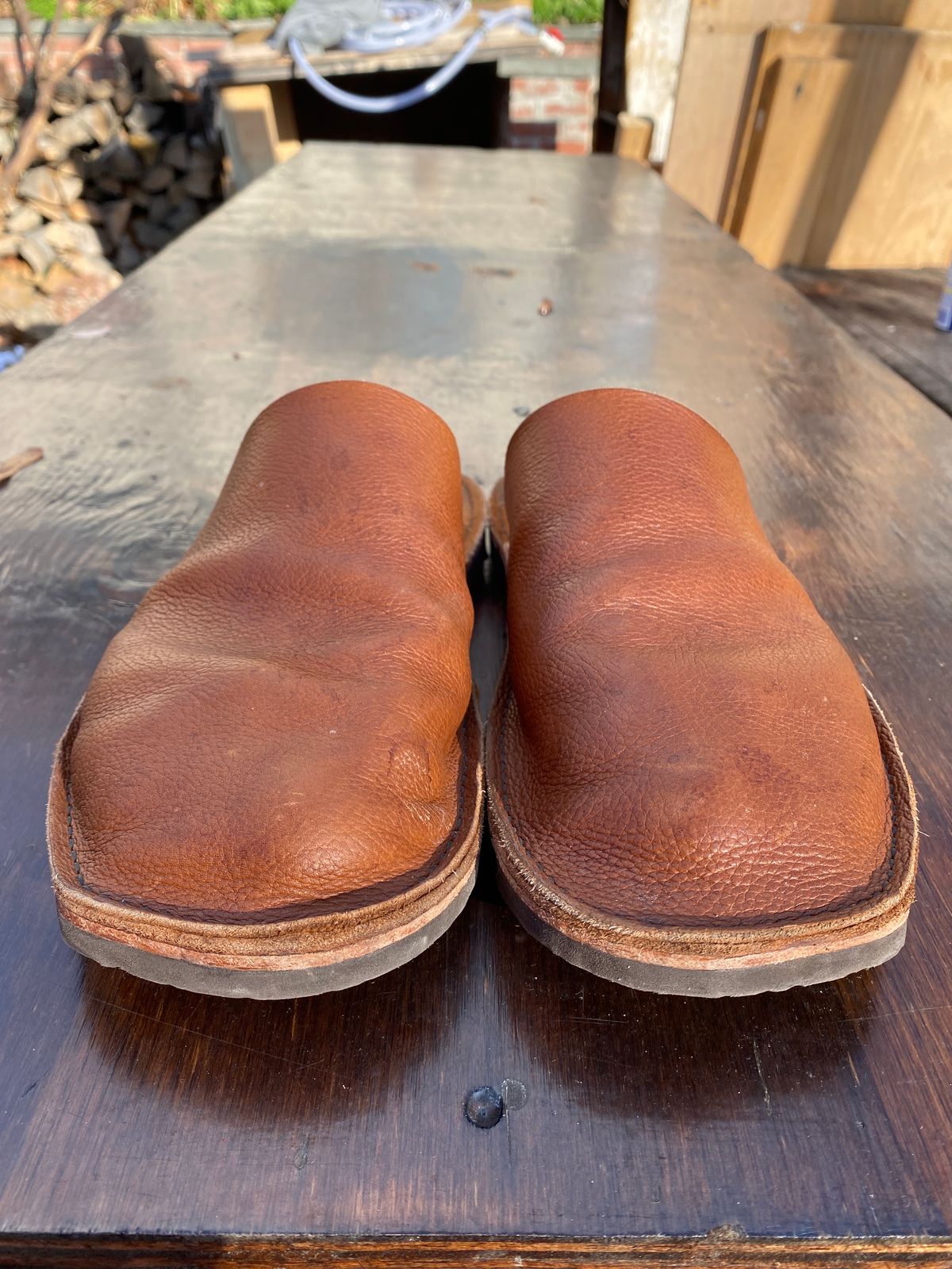 Photo by foot.siebitch on November 5, 2023 of the Self-Made Unknown Model in Tanneries Haas “Foulonne” Novonappa - Gold.