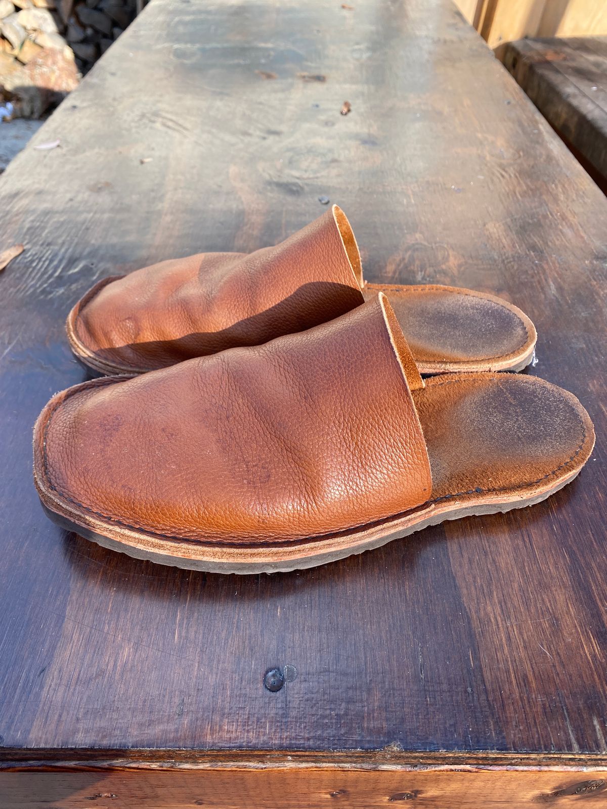 Photo by foot.siebitch on November 5, 2023 of the Self-Made Unknown Model in Tanneries Haas “Foulonne” Novonappa - Gold.