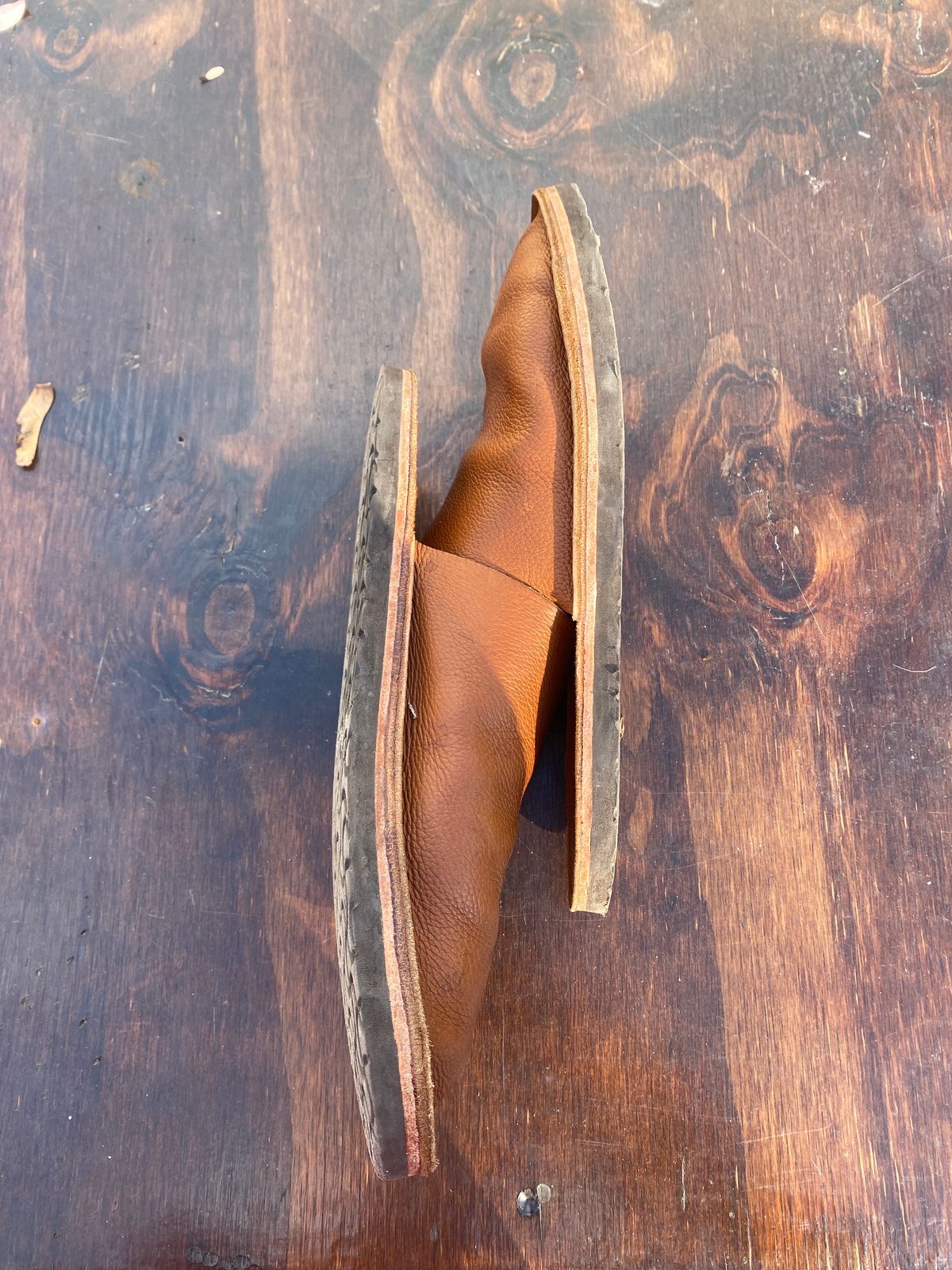 Photo by foot.siebitch on November 5, 2023 of the Self-Made Unknown Model in Tanneries Haas “Foulonne” Novonappa - Gold.