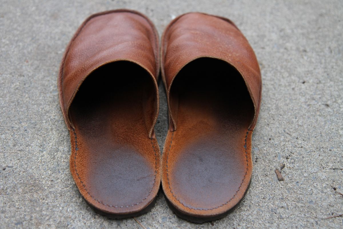 Photo by foot.siebitch on December 5, 2023 of the Self-Made Unknown Model in Tanneries Haas “Foulonne” Novonappa - Gold.