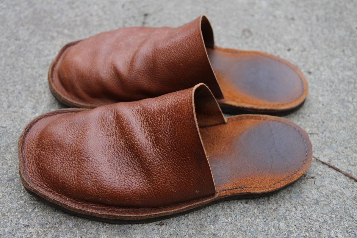Photo by foot.siebitch on December 5, 2023 of the Self-Made Unknown Model in Tanneries Haas “Foulonne” Novonappa - Gold.