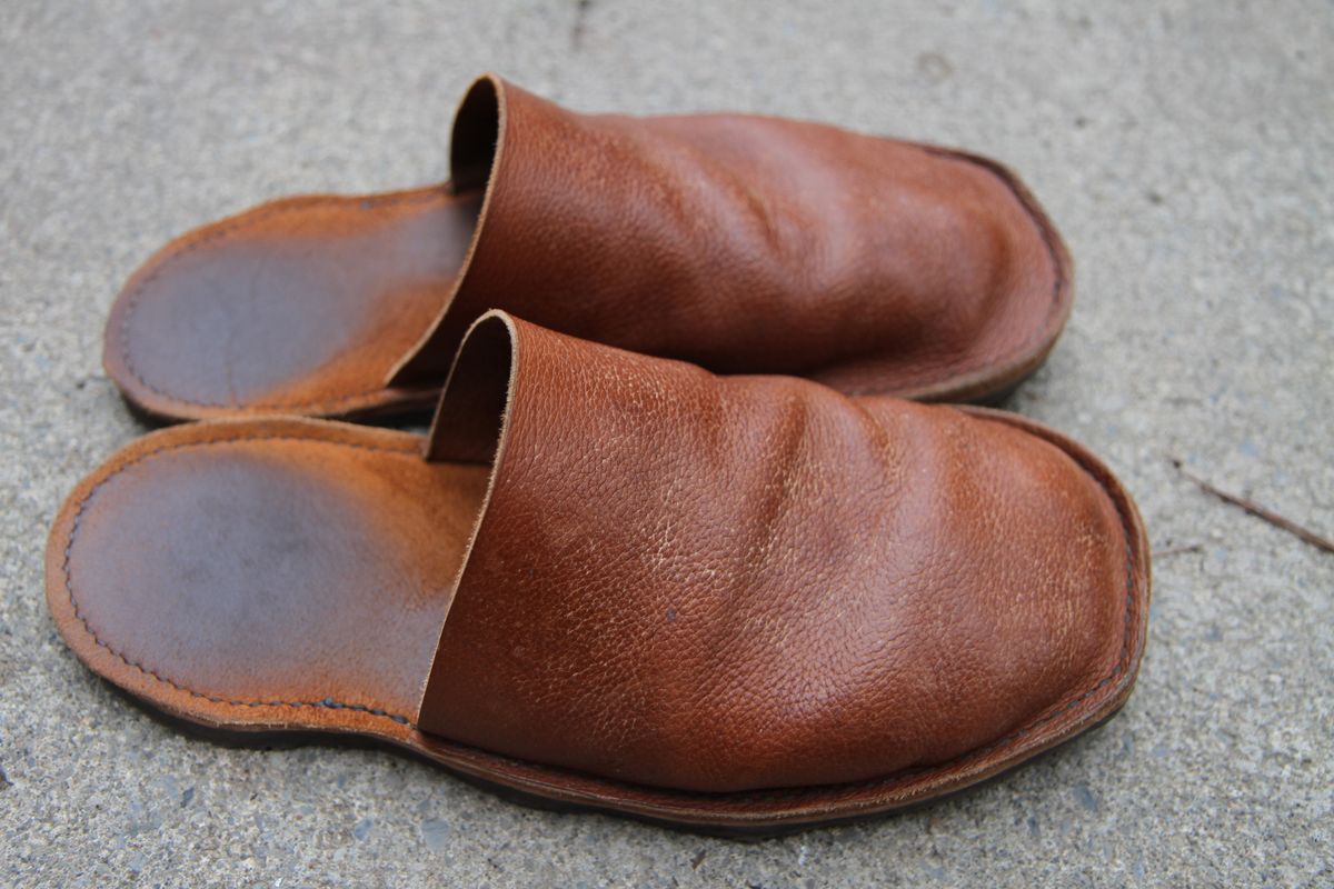 Photo by foot.siebitch on December 5, 2023 of the Self-Made Unknown Model in Tanneries Haas “Foulonne” Novonappa - Gold.