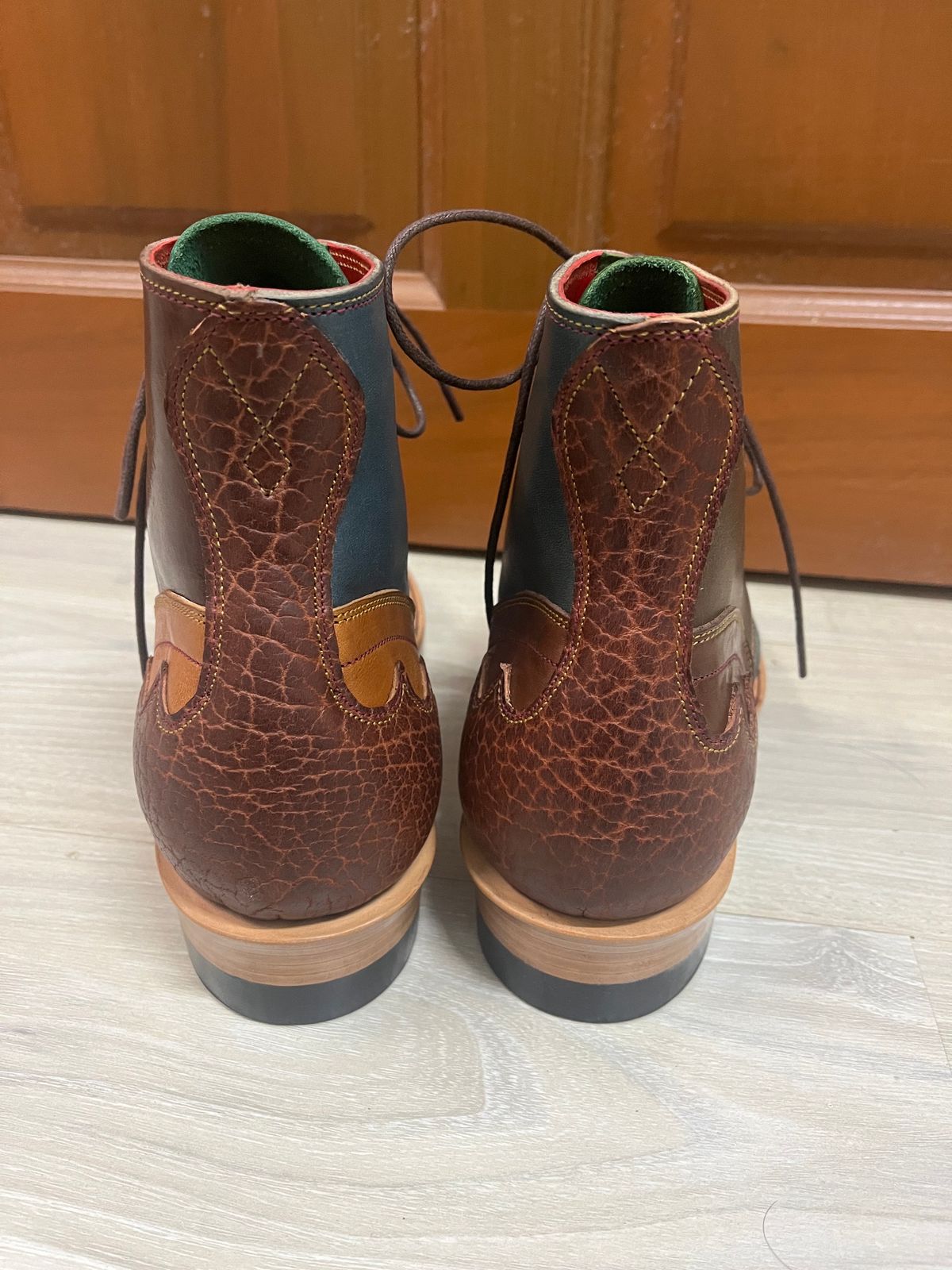 Photo by AcapRoseknight on October 1, 2023 of the Mora Son Shoes Viper King in Unknown Leather.