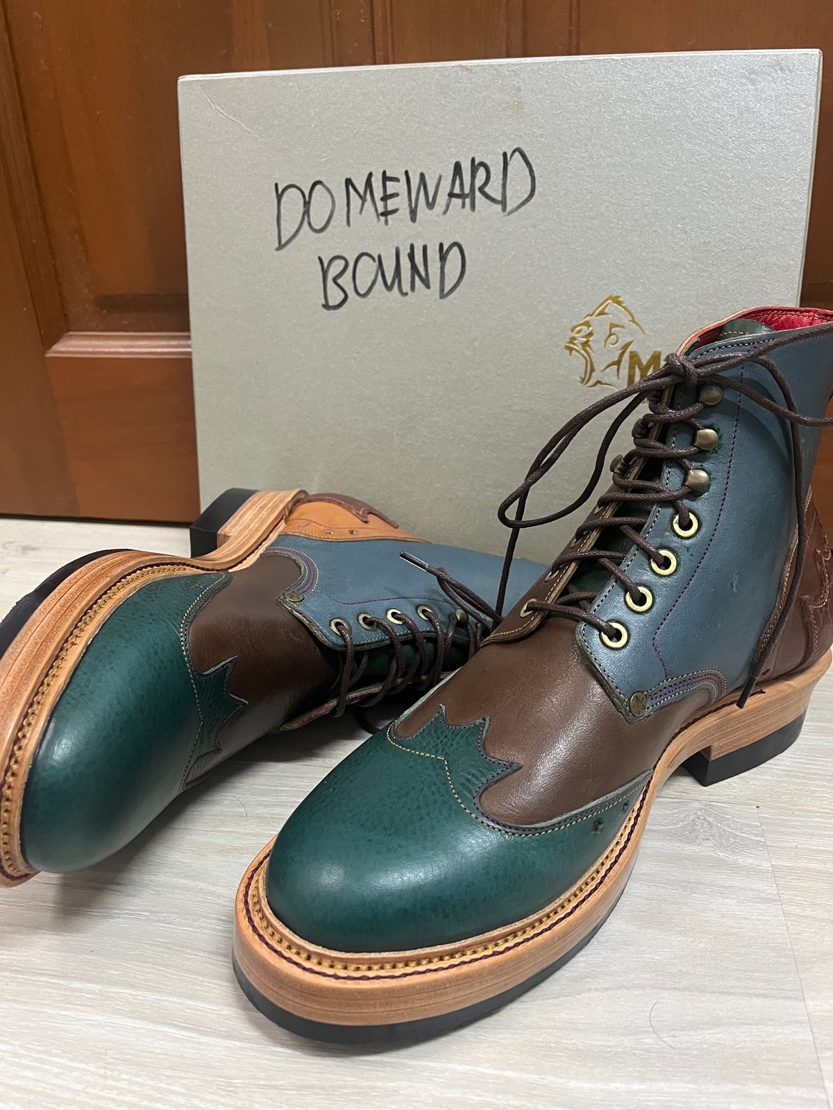 Photo by AcapRoseknight on October 1, 2023 of the Mora Son Shoes Viper King in Unknown Leather.