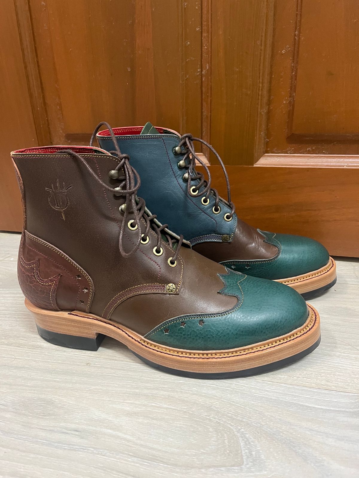 Photo by AcapRoseknight on October 1, 2023 of the Mora Son Shoes Viper King in Unknown Leather.