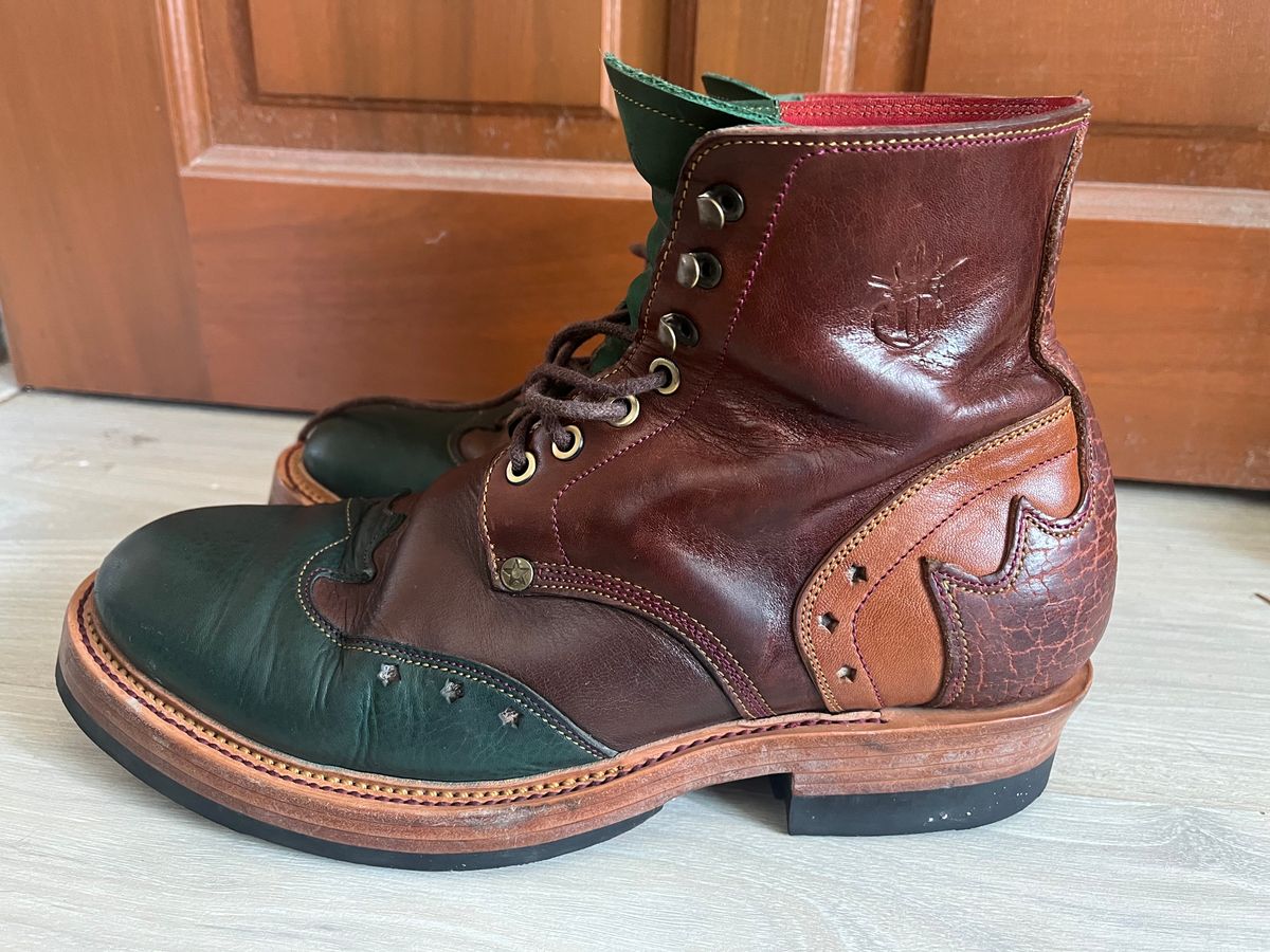 Photo by AcapRoseknight on November 5, 2023 of the Mora Son Shoes Viper King in Unknown Leather.