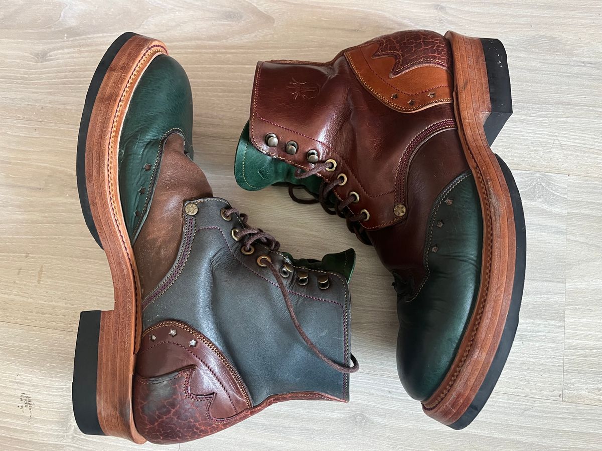 Photo by AcapRoseknight on November 5, 2023 of the Mora Son Shoes Viper King in Unknown Leather.