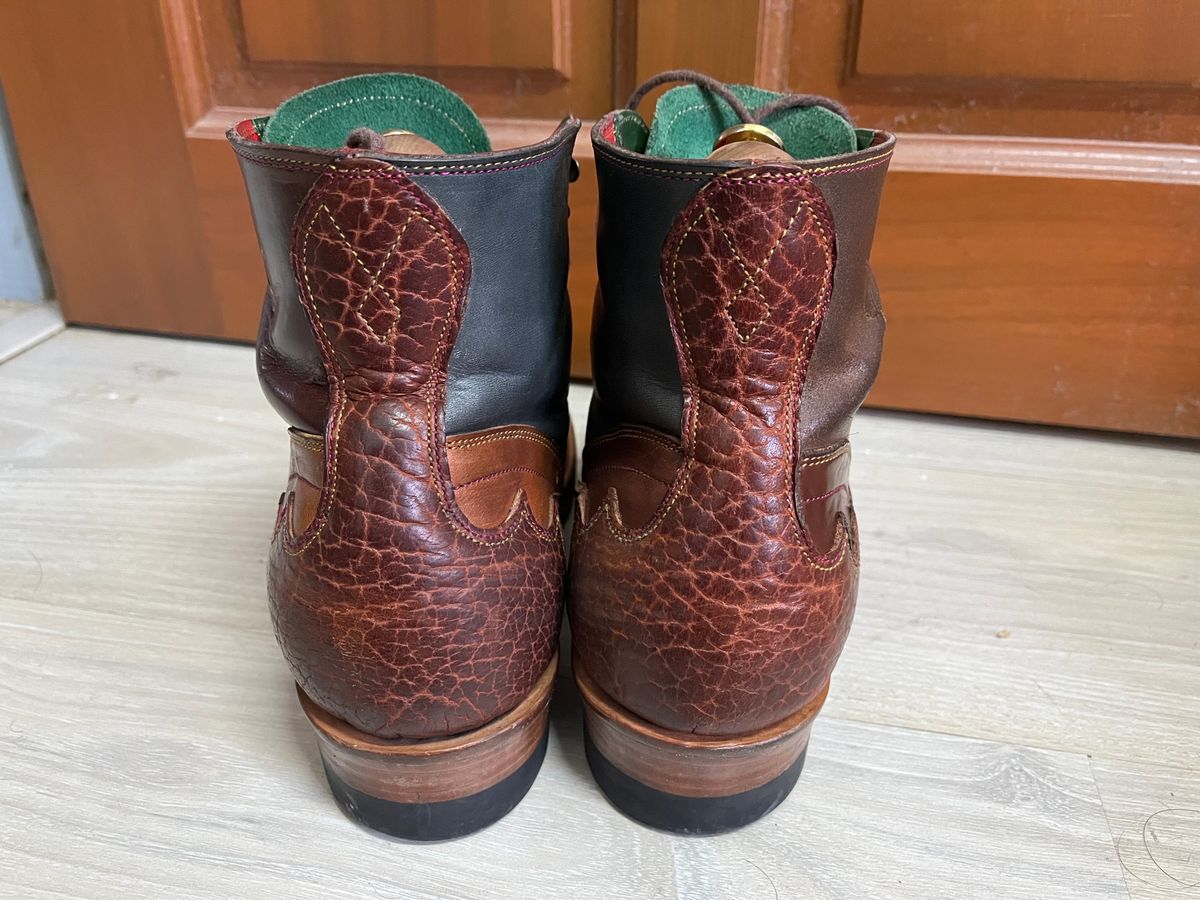 Photo by AcapRoseknight on December 4, 2023 of the Mora Son Shoes Viper King in Unknown Leather.