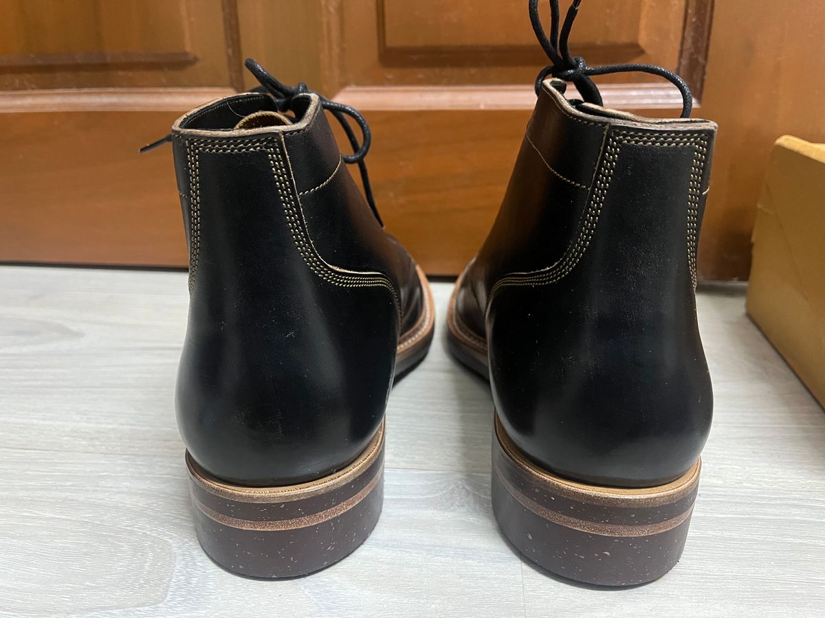 Photo by AcapRoseknight on October 1, 2022 of the Onderhoud SVC03 Service Boot in Maryam Toscanello Horsebutt Overdyed Black.