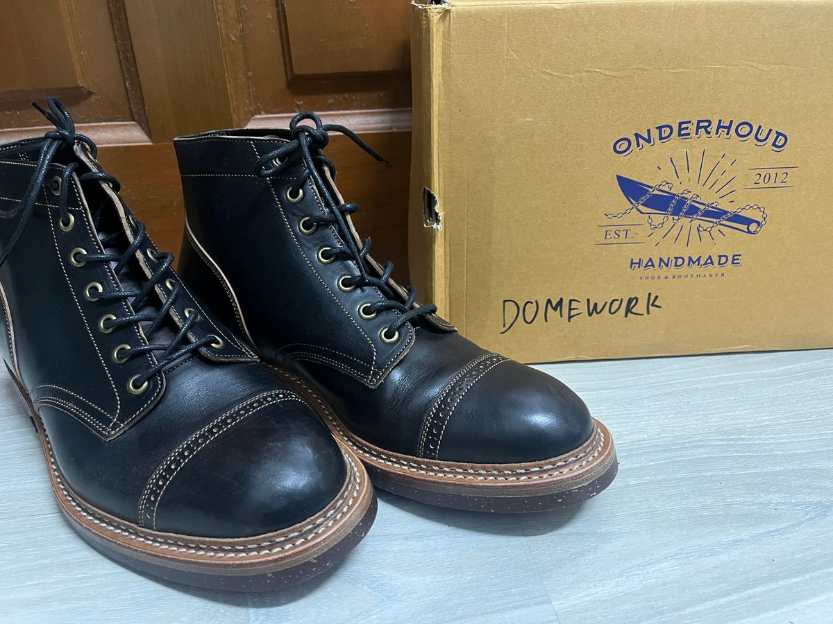 Photo by AcapRoseknight on October 1, 2022 of the Onderhoud SVC03 Service Boot in Maryam Toscanello Horsebutt Overdyed Black.