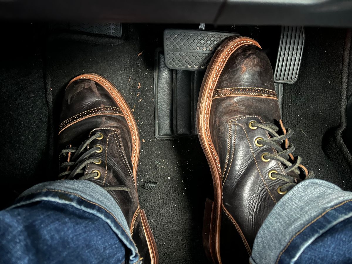 Photo by AcapRoseknight on November 3, 2022 of the Onderhoud SVC03 Service Boot in Maryam Toscanello Horsebutt Overdyed Black.