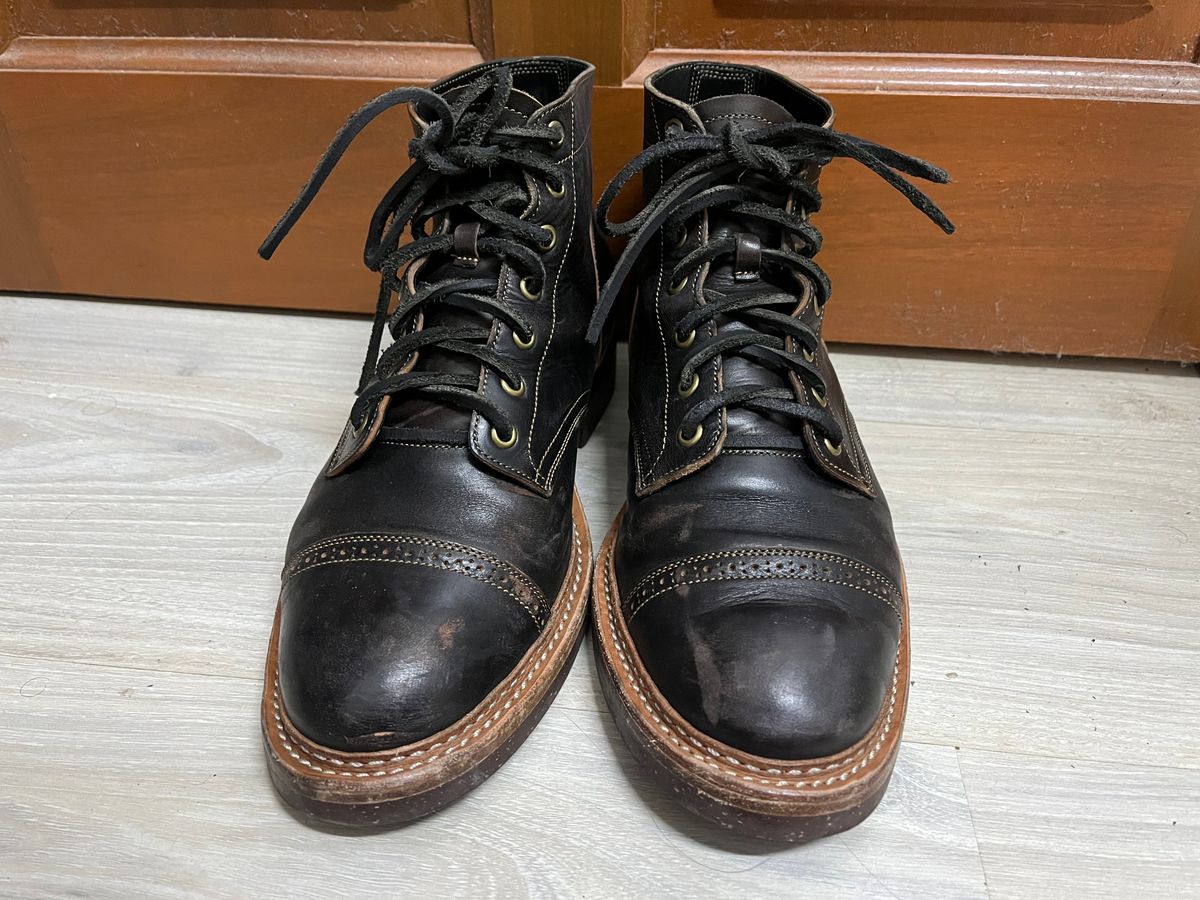 Photo by AcapRoseknight on November 3, 2022 of the Onderhoud SVC03 Service Boot in Maryam Toscanello Horsebutt Overdyed Black.
