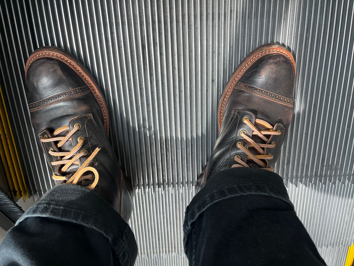 Photo by AcapRoseknight on December 2, 2022 of the Onderhoud SVC03 Service Boot in Maryam Toscanello Horsebutt Overdyed Black.