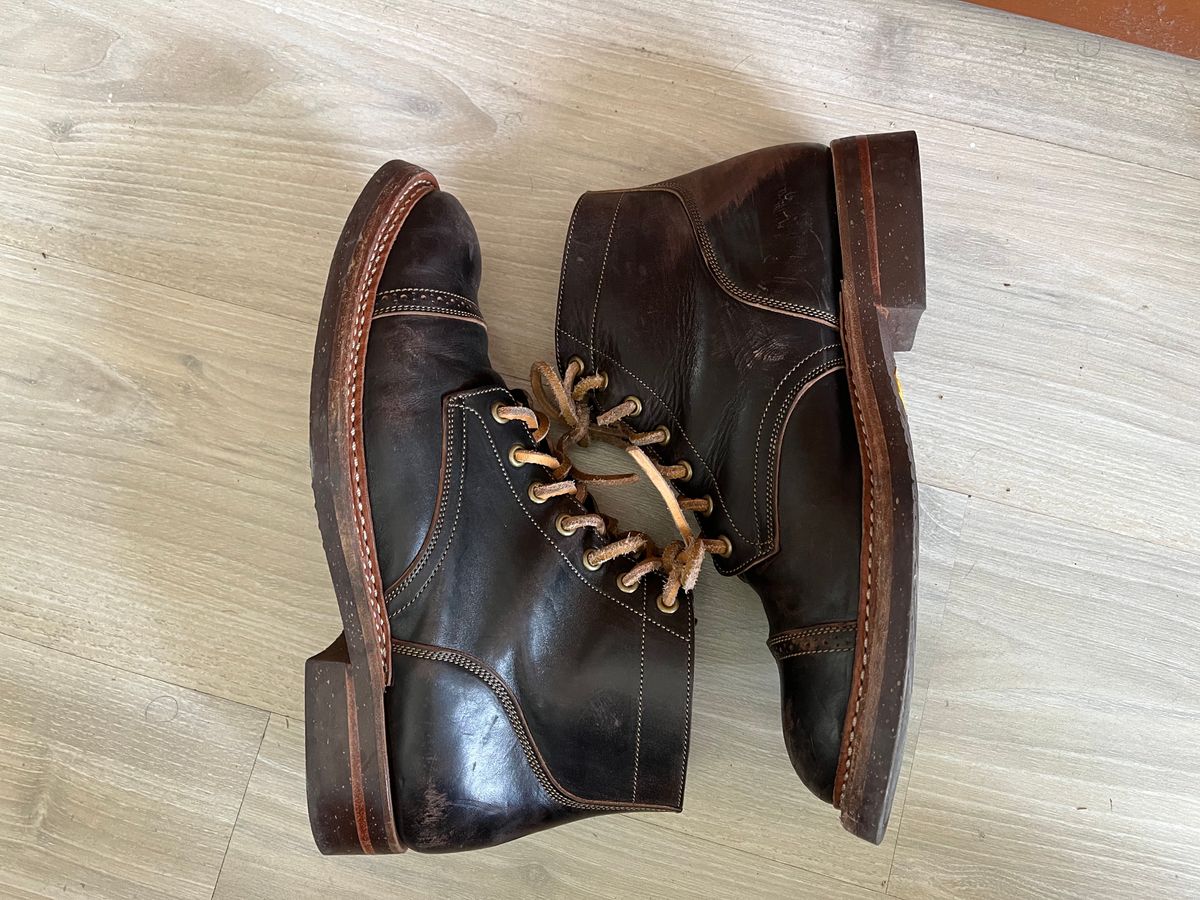 Photo by AcapRoseknight on December 2, 2022 of the Onderhoud SVC03 Service Boot in Maryam Toscanello Horsebutt Overdyed Black.
