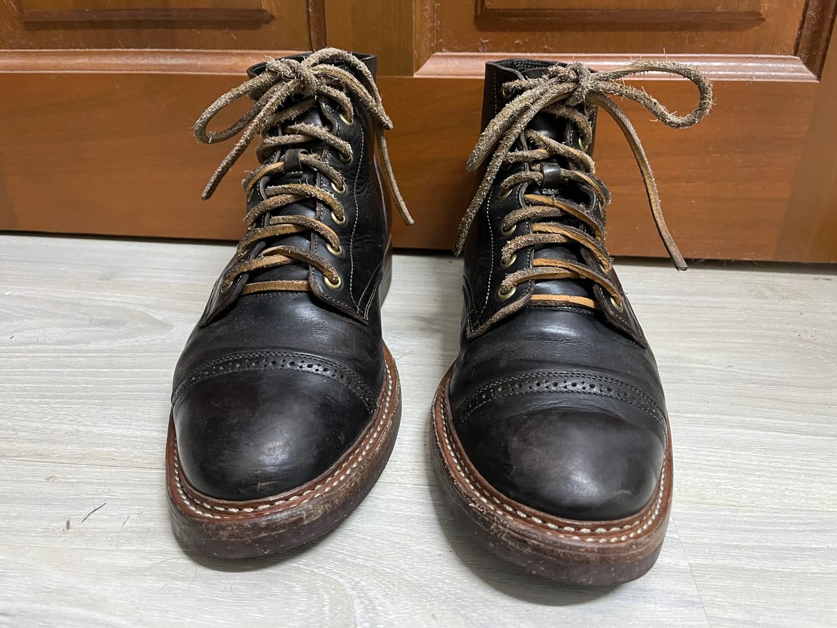 Photo by AcapRoseknight on January 4, 2023 of the Onderhoud SVC03 Service Boot in Maryam Toscanello Horsebutt Overdyed Black.