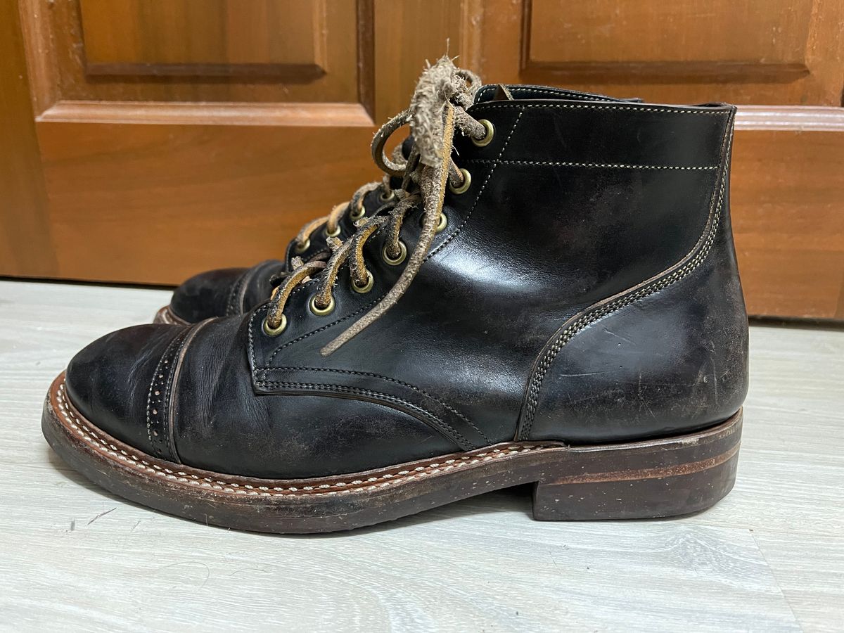 Photo by AcapRoseknight on January 4, 2023 of the Onderhoud SVC03 Service Boot in Maryam Toscanello Horsebutt Overdyed Black.