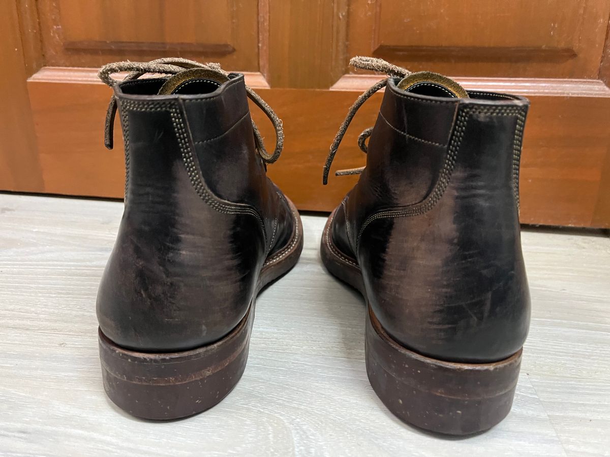 Photo by AcapRoseknight on February 2, 2023 of the Onderhoud SVC03 Service Boot in Maryam Toscanello Horsebutt Overdyed Black.