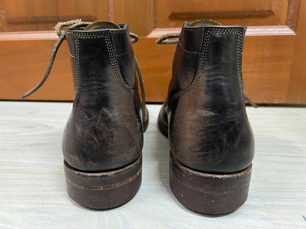 Photo by AcapRoseknight on March 4, 2023 of the Onderhoud SVC03 Service Boot in Maryam Toscanello Horsebutt Overdyed Black.