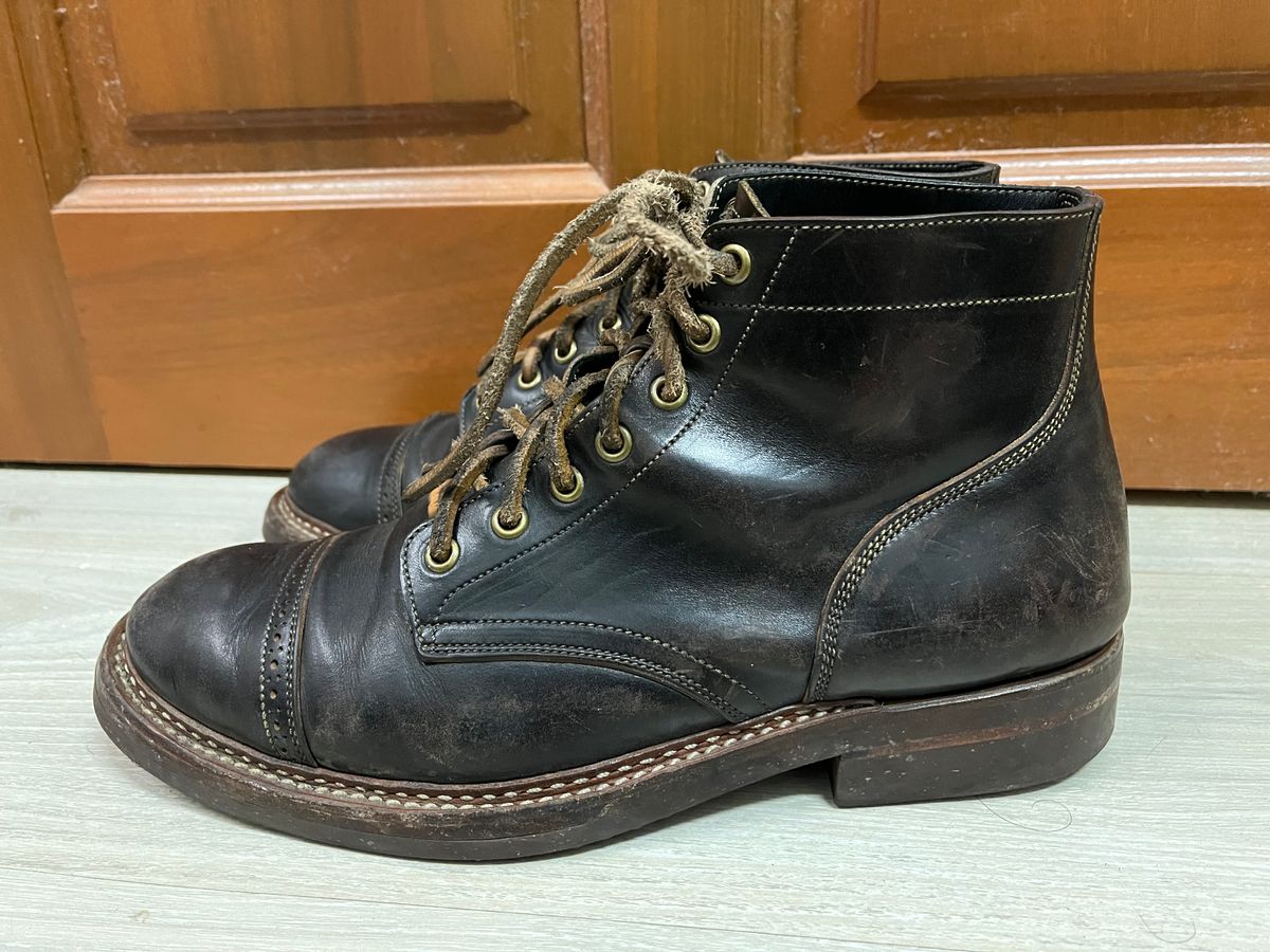 Photo by AcapRoseknight on March 4, 2023 of the Onderhoud SVC03 Service Boot in Maryam Toscanello Horsebutt Overdyed Black.