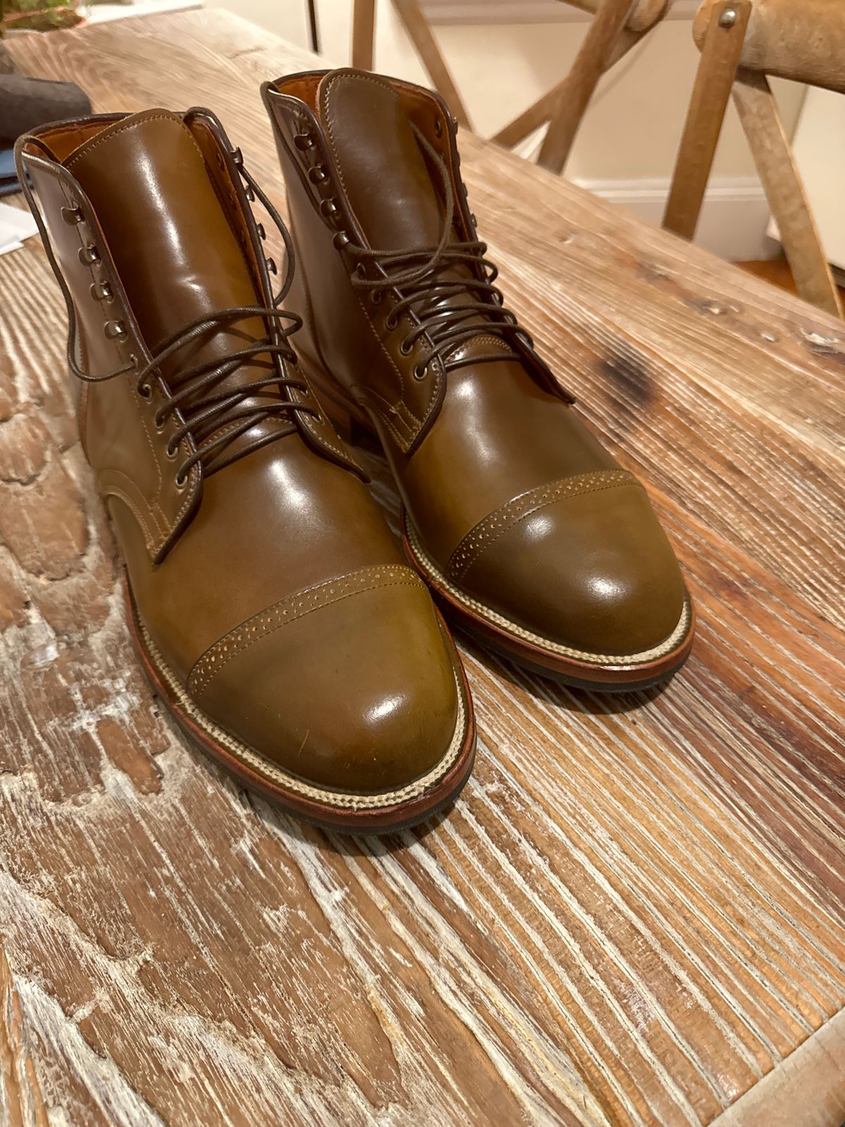 Photo by catchyname on October 12, 2023 of the Viberg Service Boot BCT in Horween Calvados Shell Cordovan.