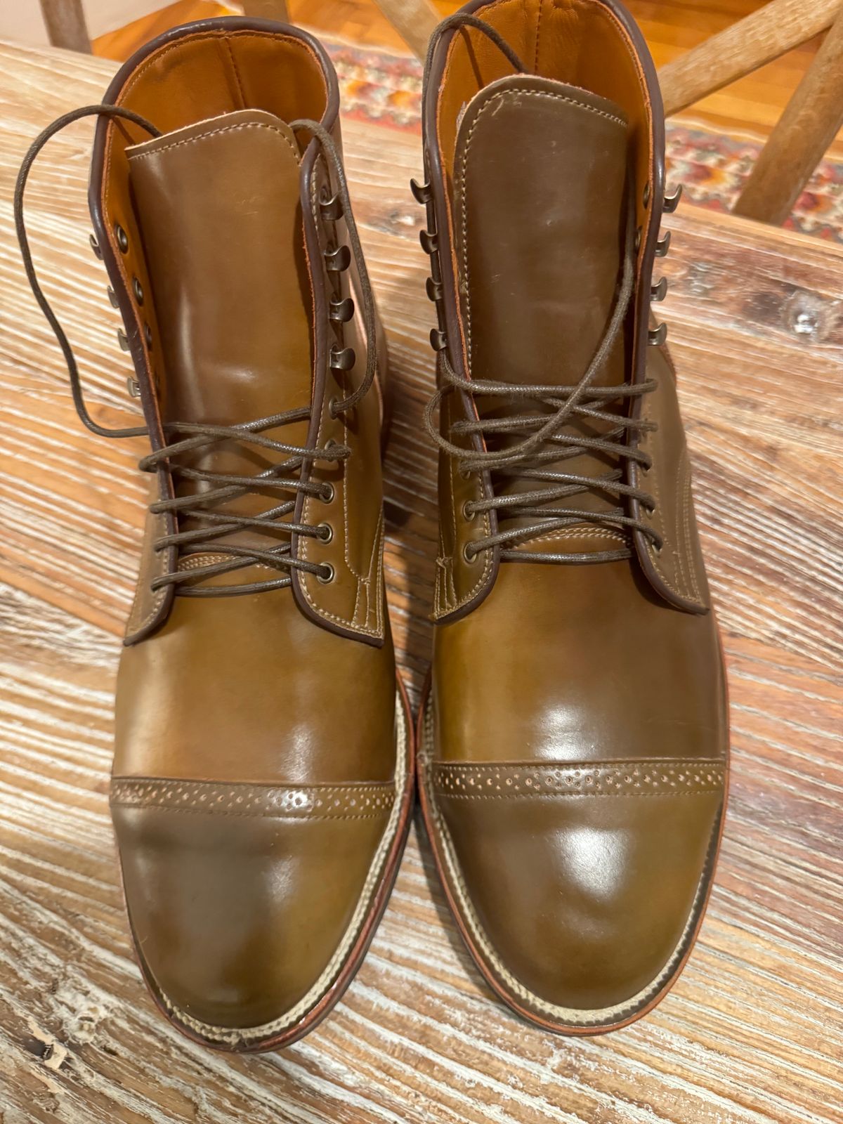 Photo by catchyname on October 12, 2023 of the Viberg Service Boot BCT in Horween Calvados Shell Cordovan.