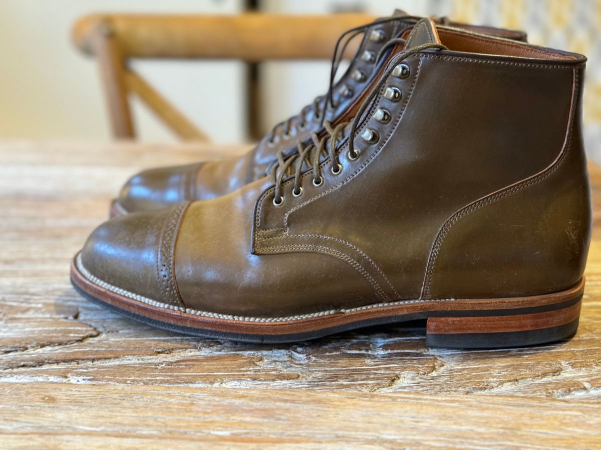 Photo by catchyname on November 1, 2023 of the Viberg Service Boot BCT in Horween Calvados Shell Cordovan.