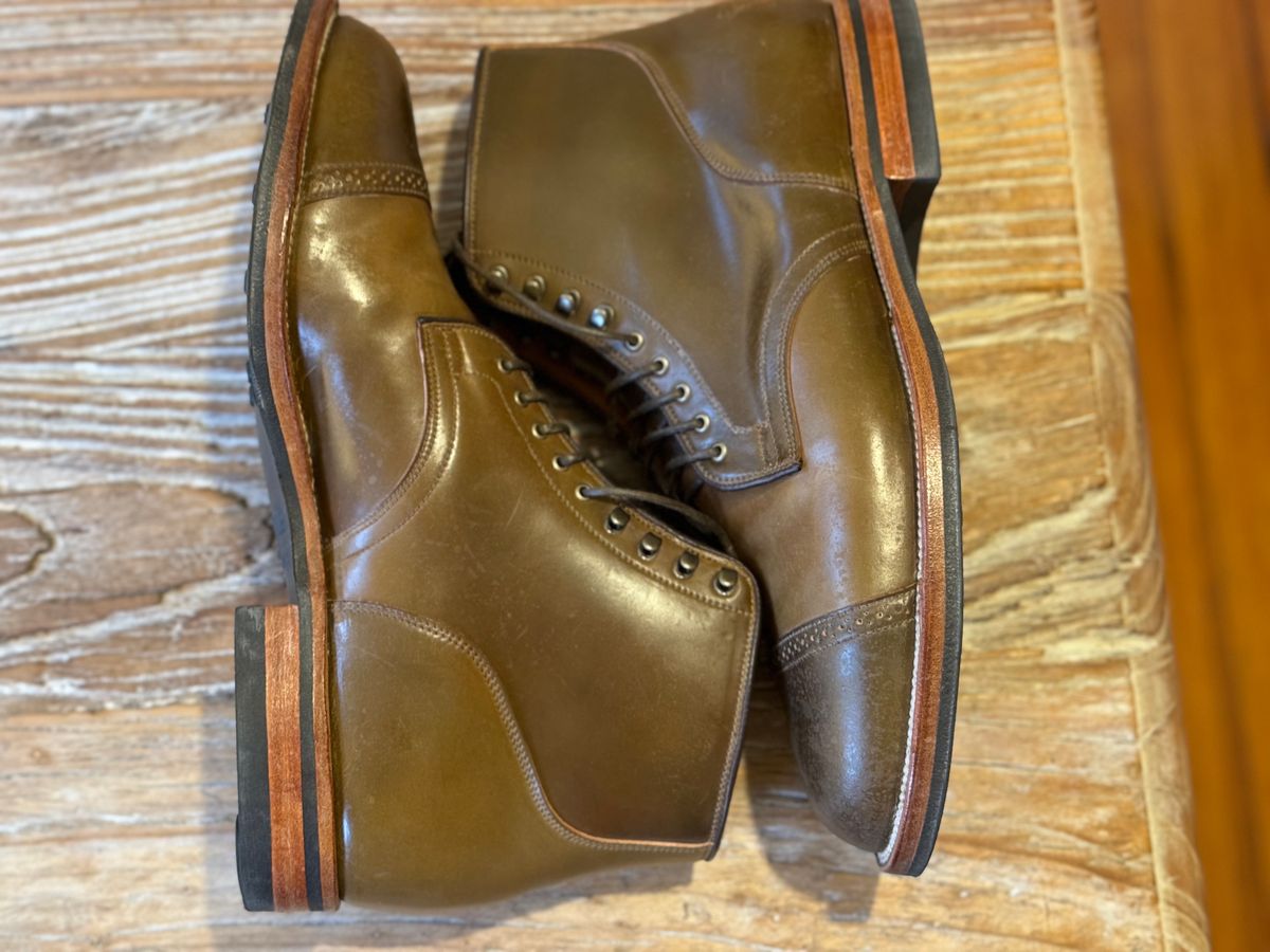 Photo by catchyname on November 1, 2023 of the Viberg Service Boot BCT in Horween Calvados Shell Cordovan.