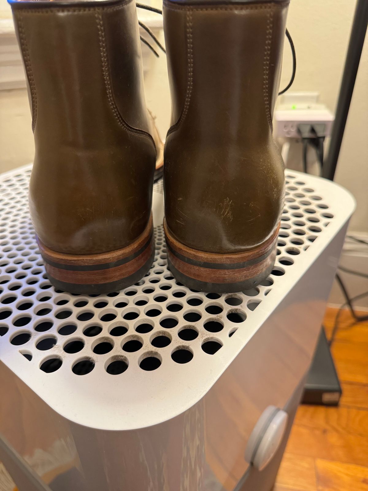 Photo by catchyname on December 3, 2023 of the Viberg Service Boot BCT in Horween Calvados Shell Cordovan.