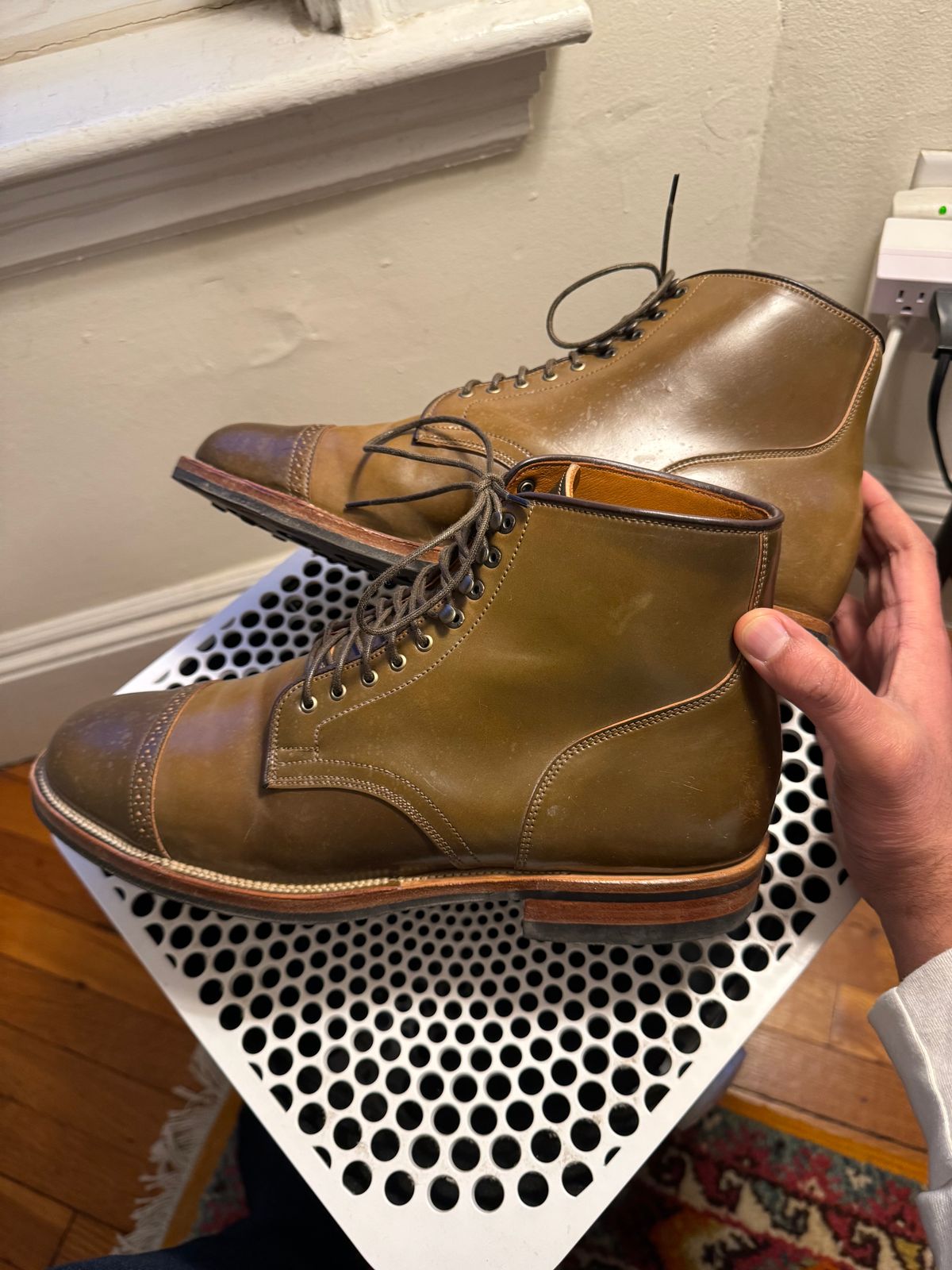 Photo by catchyname on December 3, 2023 of the Viberg Service Boot BCT in Horween Calvados Shell Cordovan.