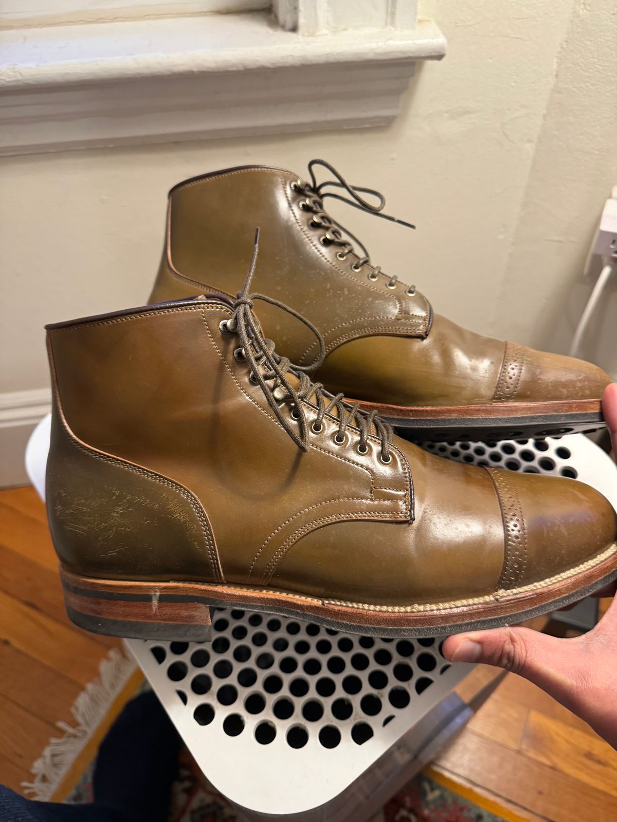 Photo by catchyname on December 3, 2023 of the Viberg Service Boot BCT in Horween Calvados Shell Cordovan.