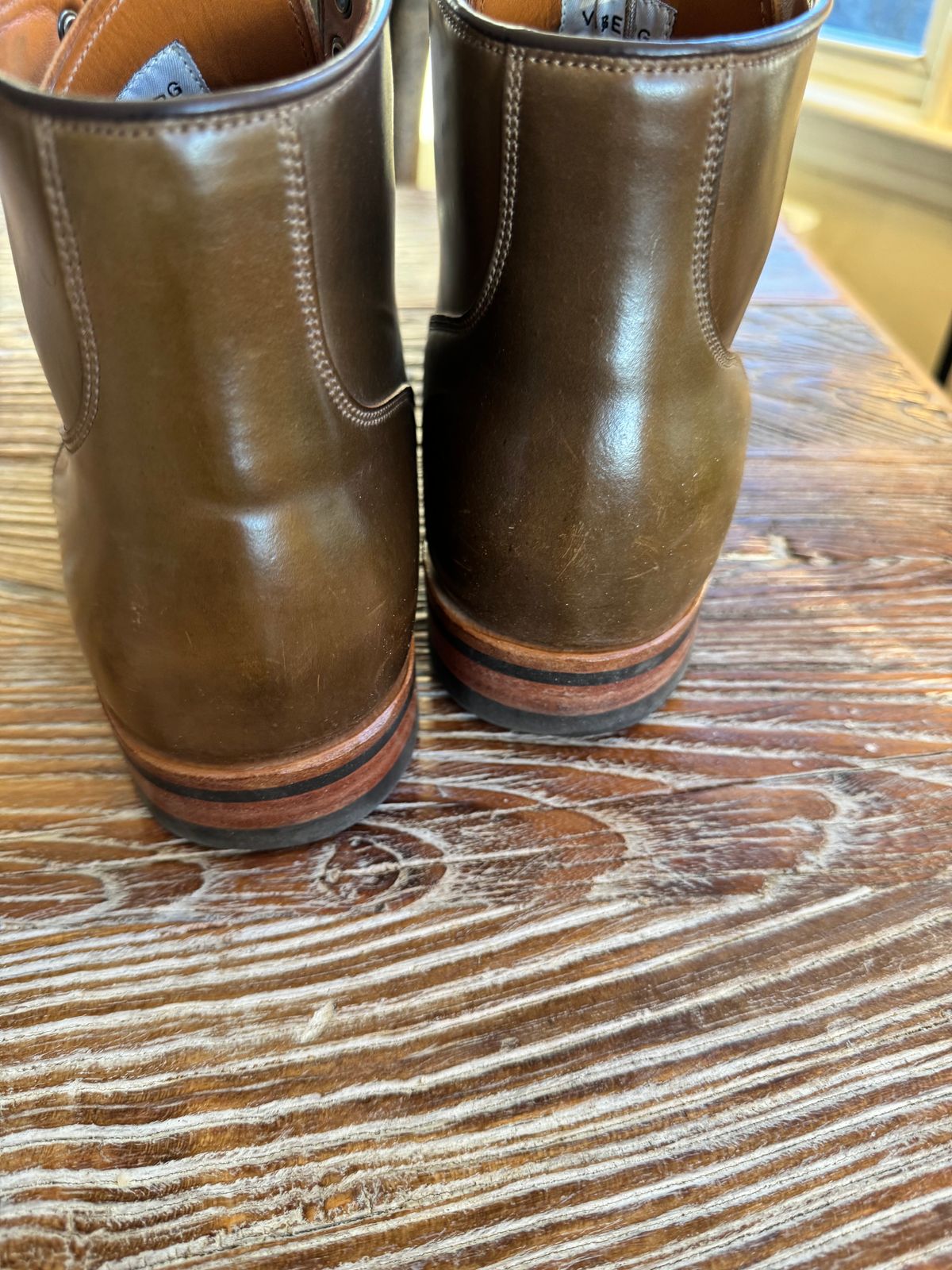 Photo by catchyname on January 2, 2024 of the Viberg Service Boot BCT in Horween Calvados Shell Cordovan.