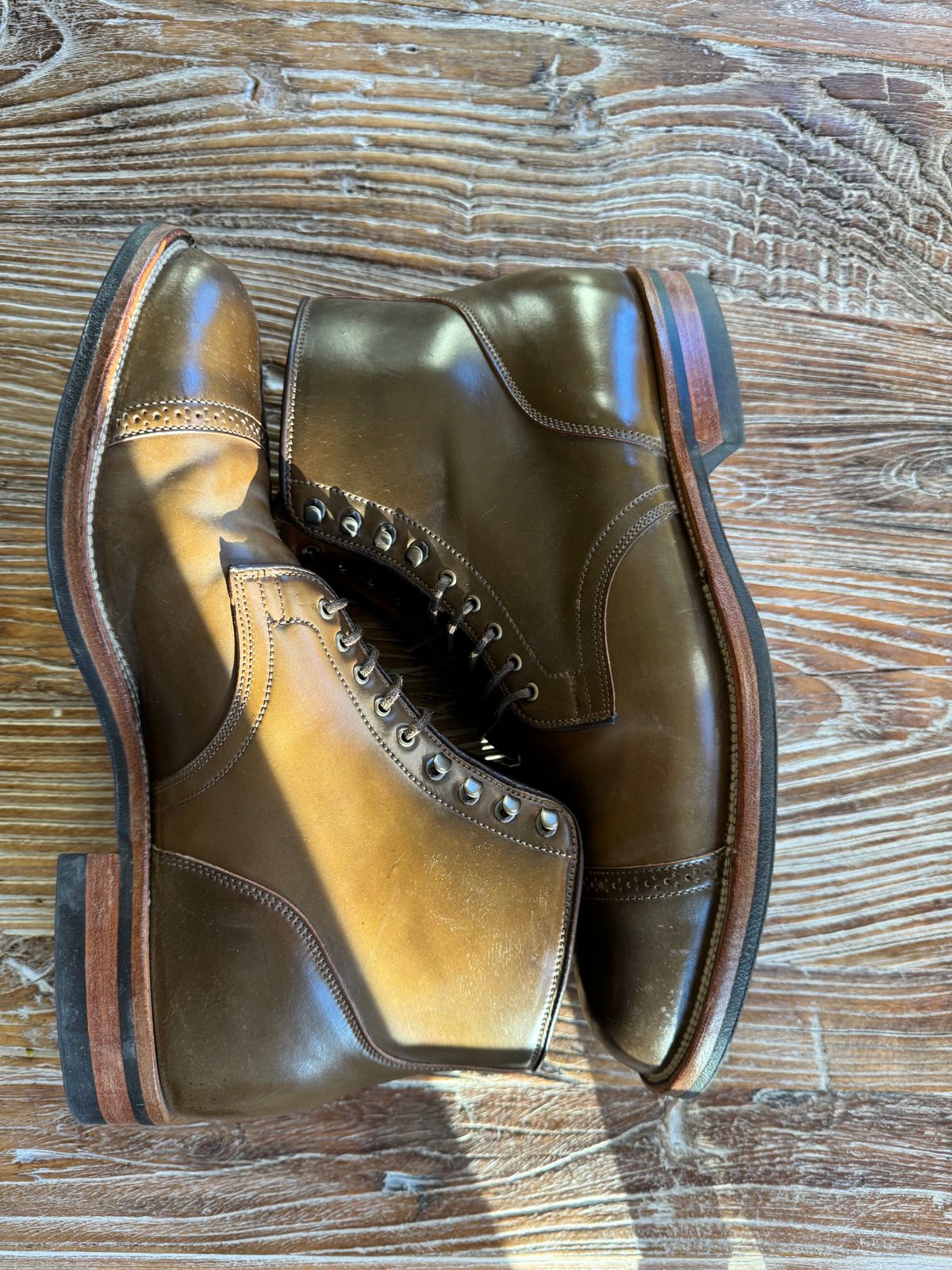 Photo by catchyname on January 2, 2024 of the Viberg Service Boot BCT in Horween Calvados Shell Cordovan.