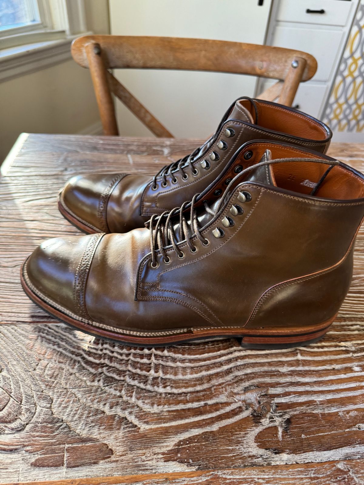 Photo by catchyname on January 2, 2024 of the Viberg Service Boot BCT in Horween Calvados Shell Cordovan.