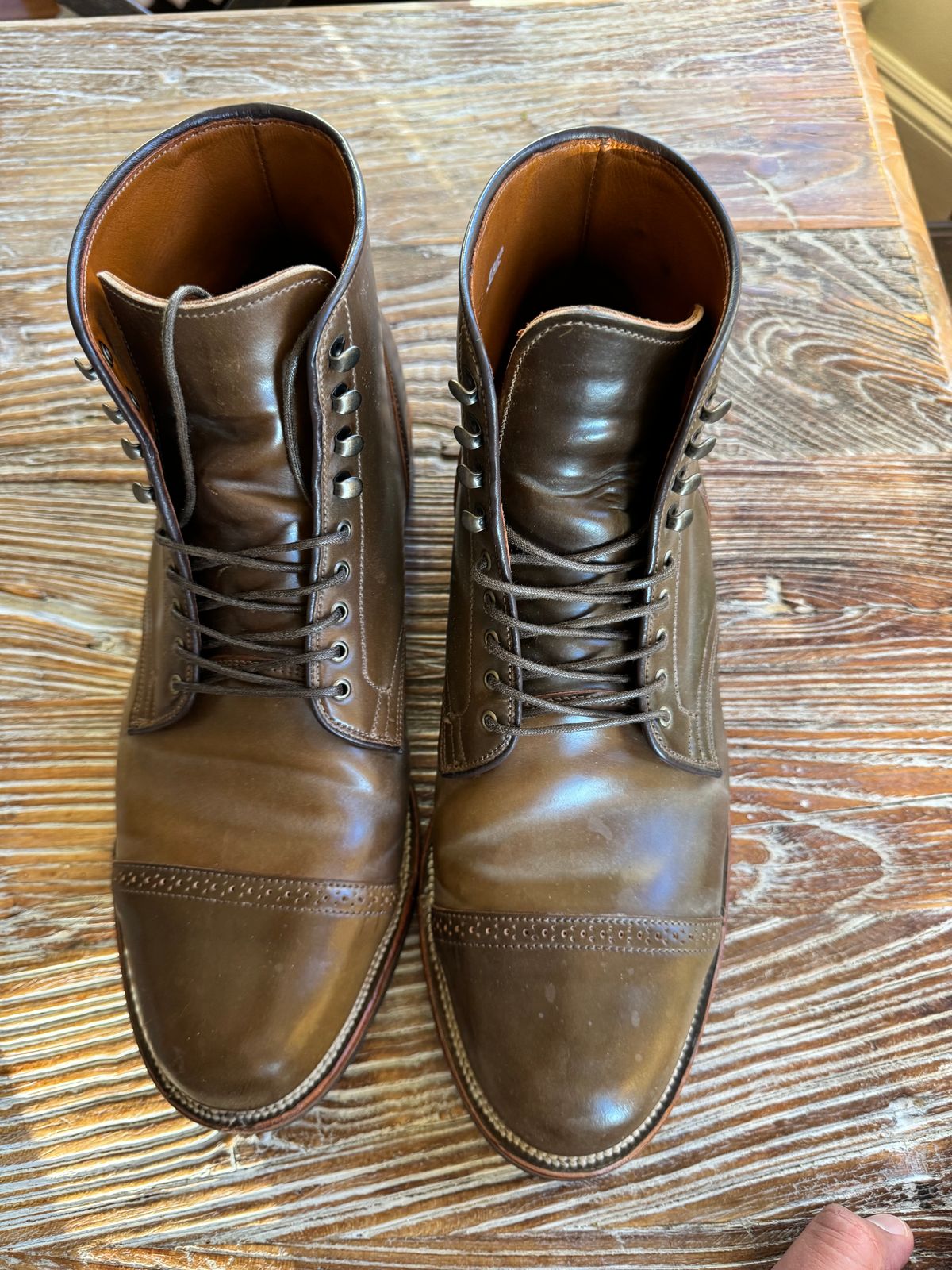 Photo by catchyname on January 2, 2024 of the Viberg Service Boot BCT in Horween Calvados Shell Cordovan.