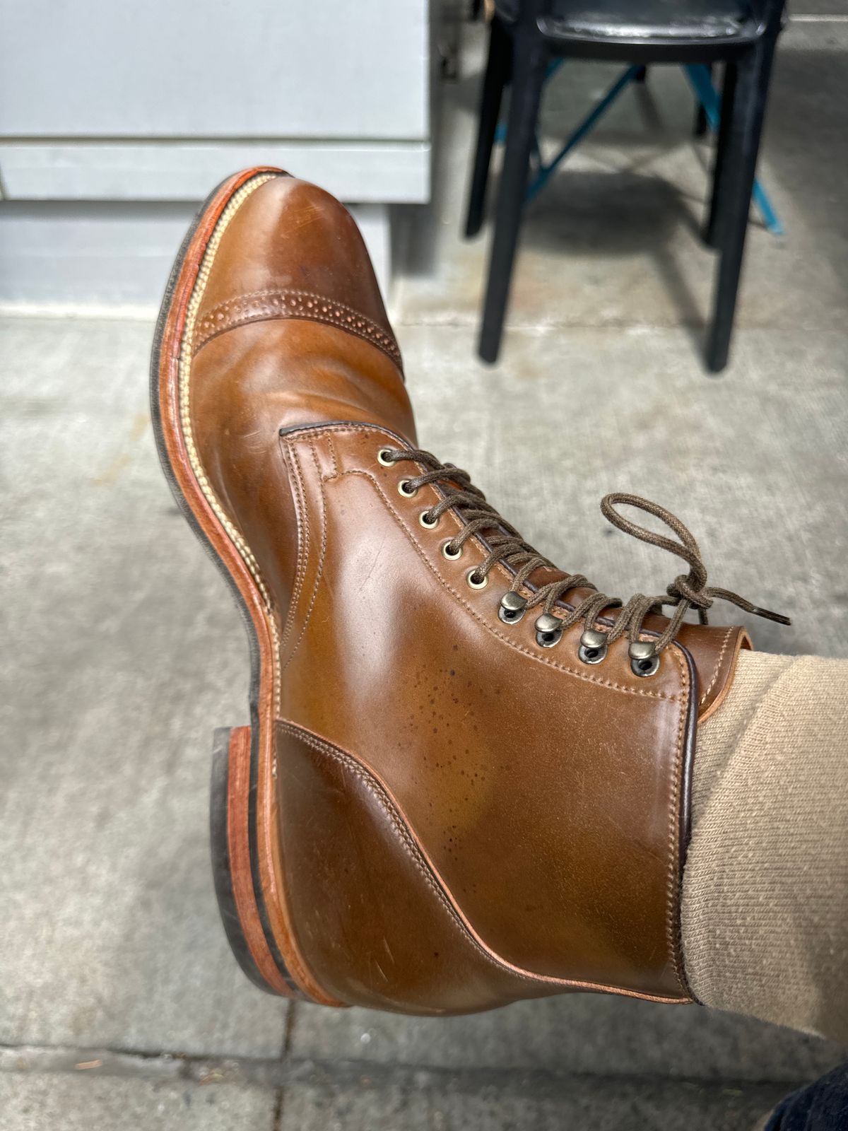 Photo by catchyname on September 6, 2024 of the Viberg Service Boot BCT in Horween Calvados Shell Cordovan.