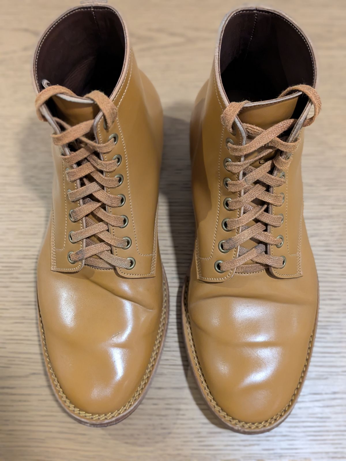 Photo by catchyname on October 2, 2025 of the Onderhoud LVL01 Derby Boot in Maryam Unglazed Shell natural.