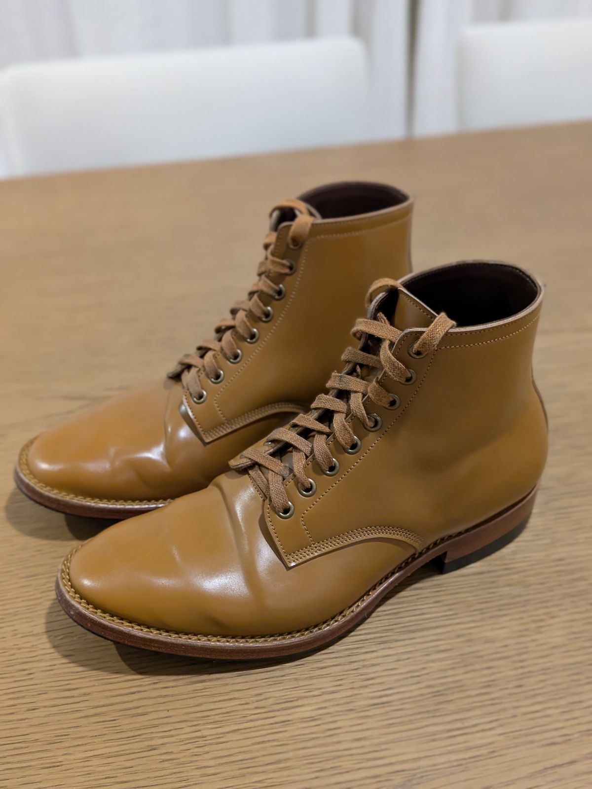 Photo by catchyname on October 2, 2025 of the Onderhoud LVL01 Derby Boot in Maryam Unglazed Shell natural.