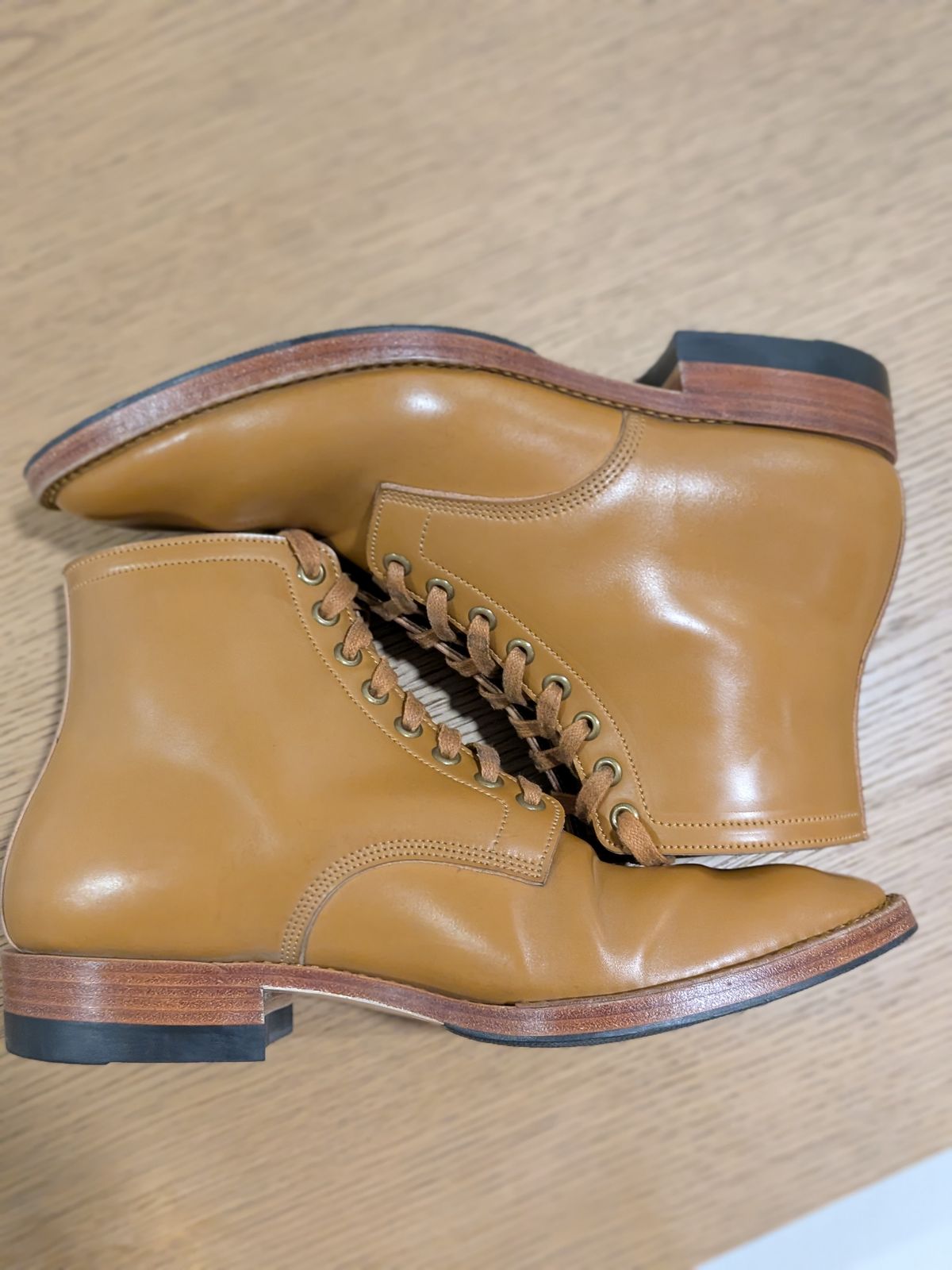 Photo by catchyname on October 2, 2025 of the Onderhoud LVL01 Derby Boot in Maryam Unglazed Shell natural.