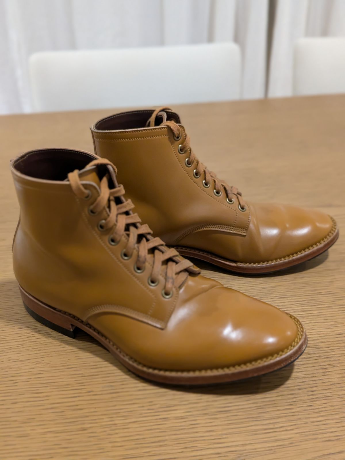 Photo by catchyname on October 2, 2025 of the Onderhoud LVL01 Derby Boot in Maryam Unglazed Shell natural.