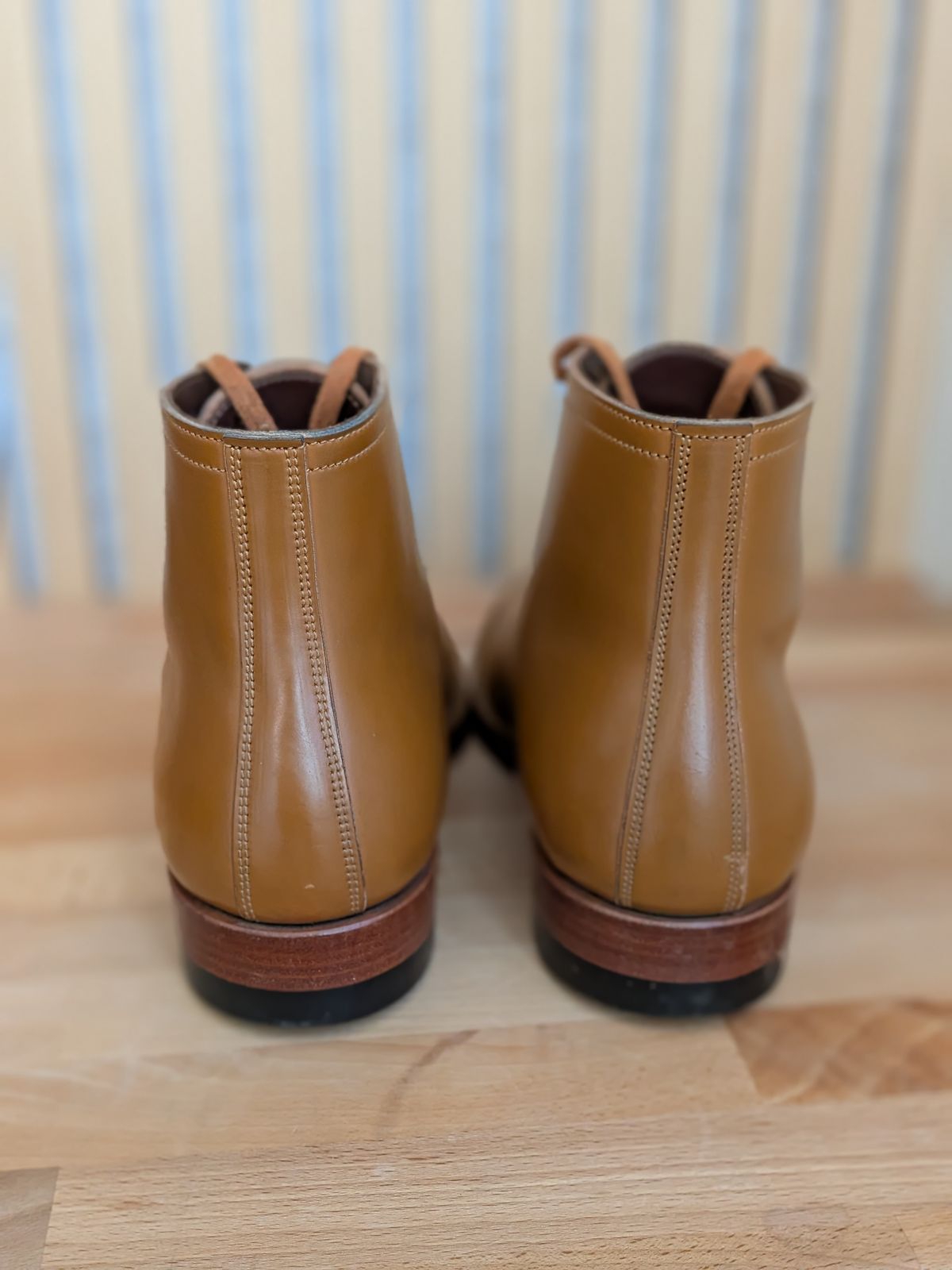 Photo by catchyname on November 1, 2025 of the Onderhoud LVL01 Derby Boot in Maryam Unglazed Shell natural.