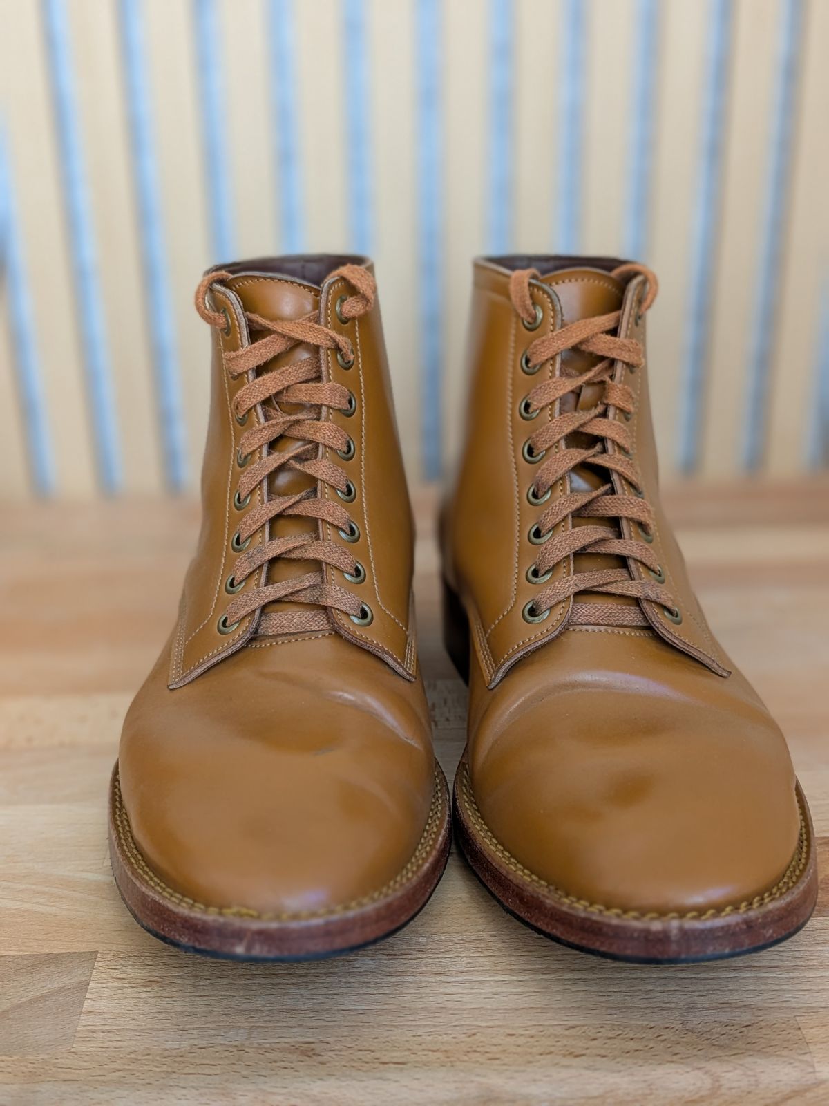 Photo by catchyname on November 1, 2025 of the Onderhoud LVL01 Derby Boot in Maryam Unglazed Shell natural.