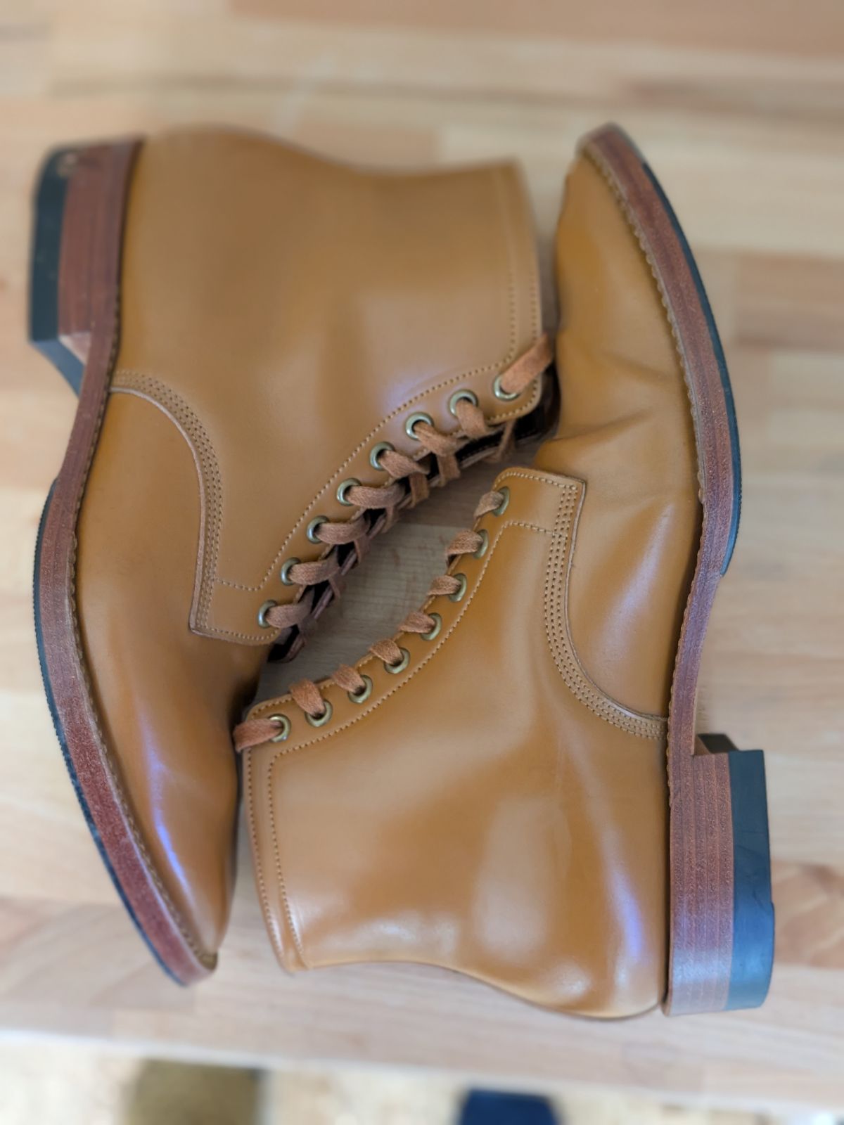 Photo by catchyname on November 1, 2025 of the Onderhoud LVL01 Derby Boot in Maryam Unglazed Shell natural.