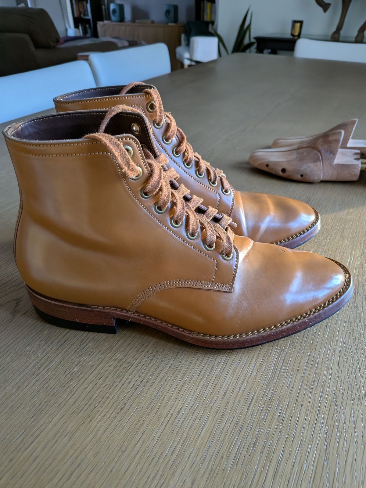 Photo by catchyname on December 5, 2025 of the Onderhoud LVL01 Derby Boot in Maryam Unglazed Shell natural.