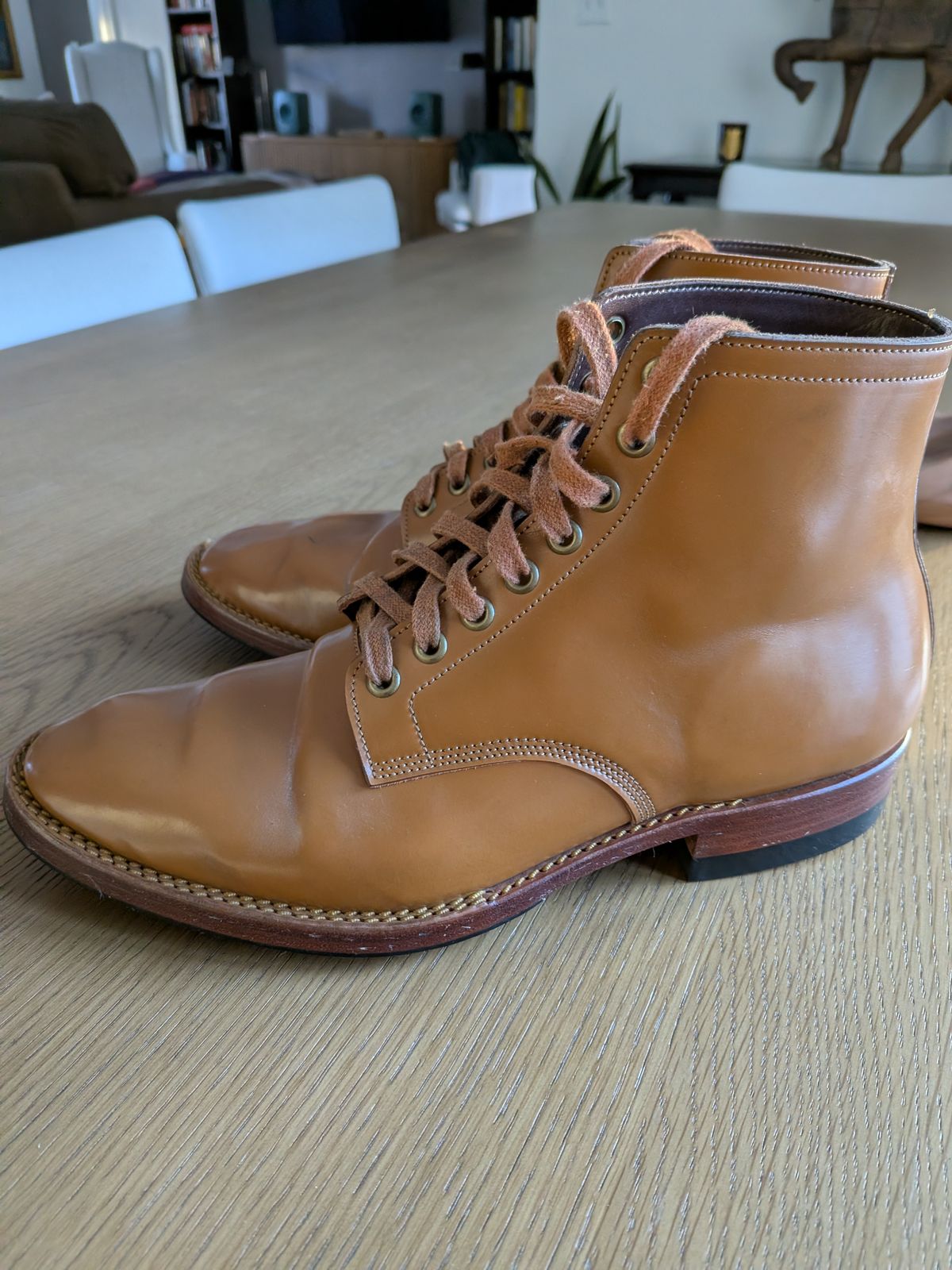 Photo by catchyname on December 5, 2025 of the Onderhoud LVL01 Derby Boot in Maryam Unglazed Shell natural.